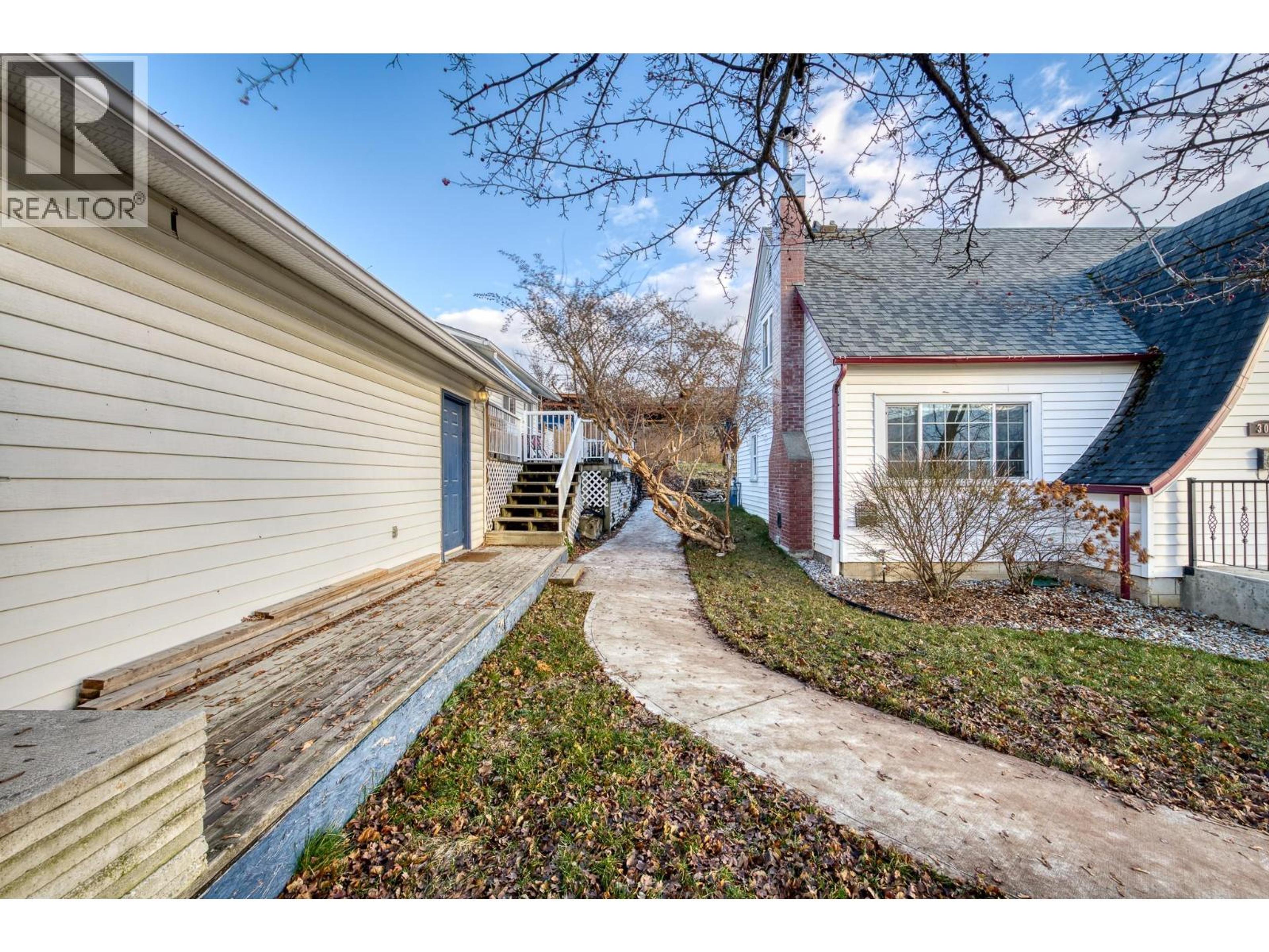 306 10TH AVENUE N - 26