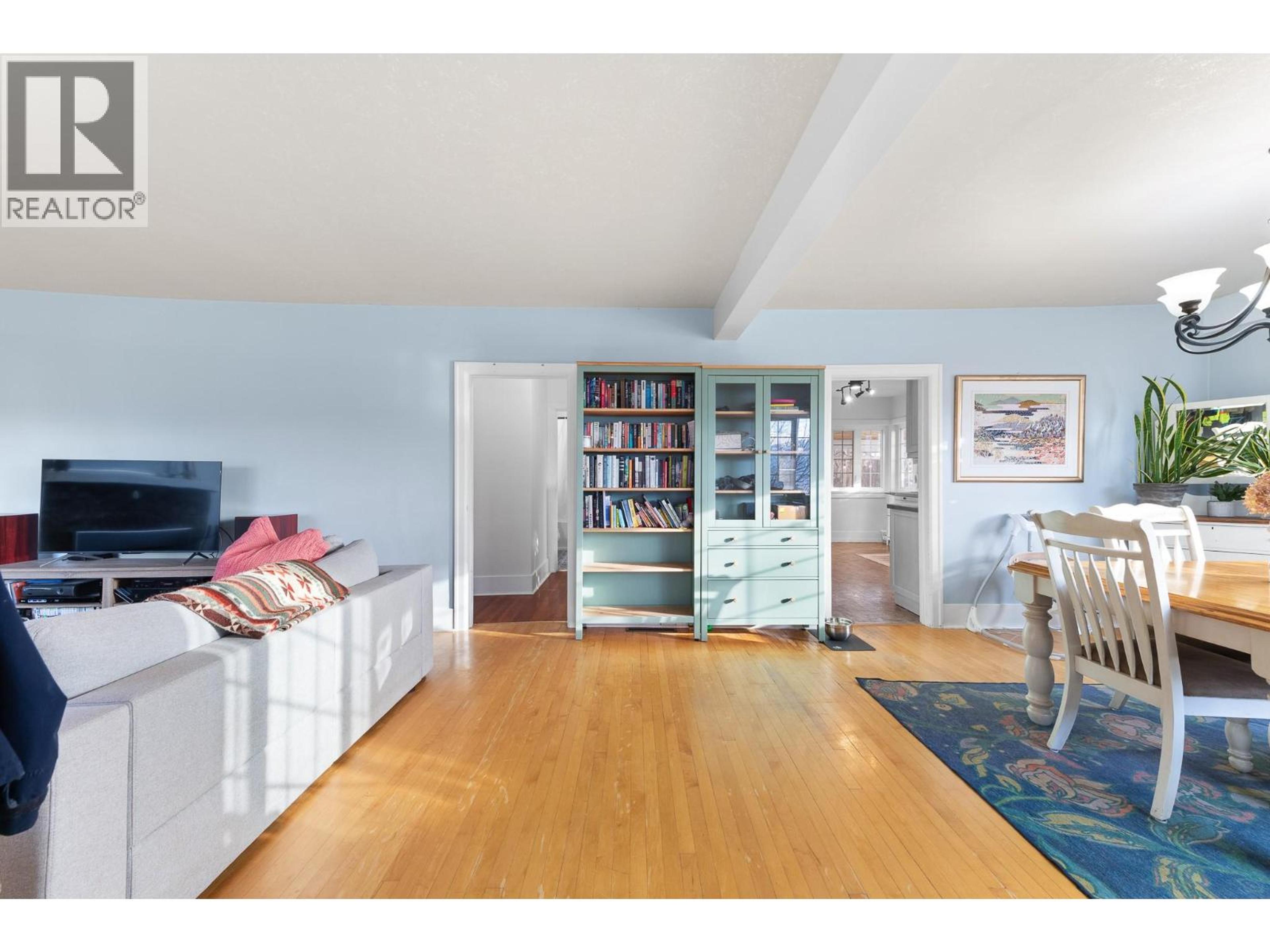 306 10TH AVENUE N - 7