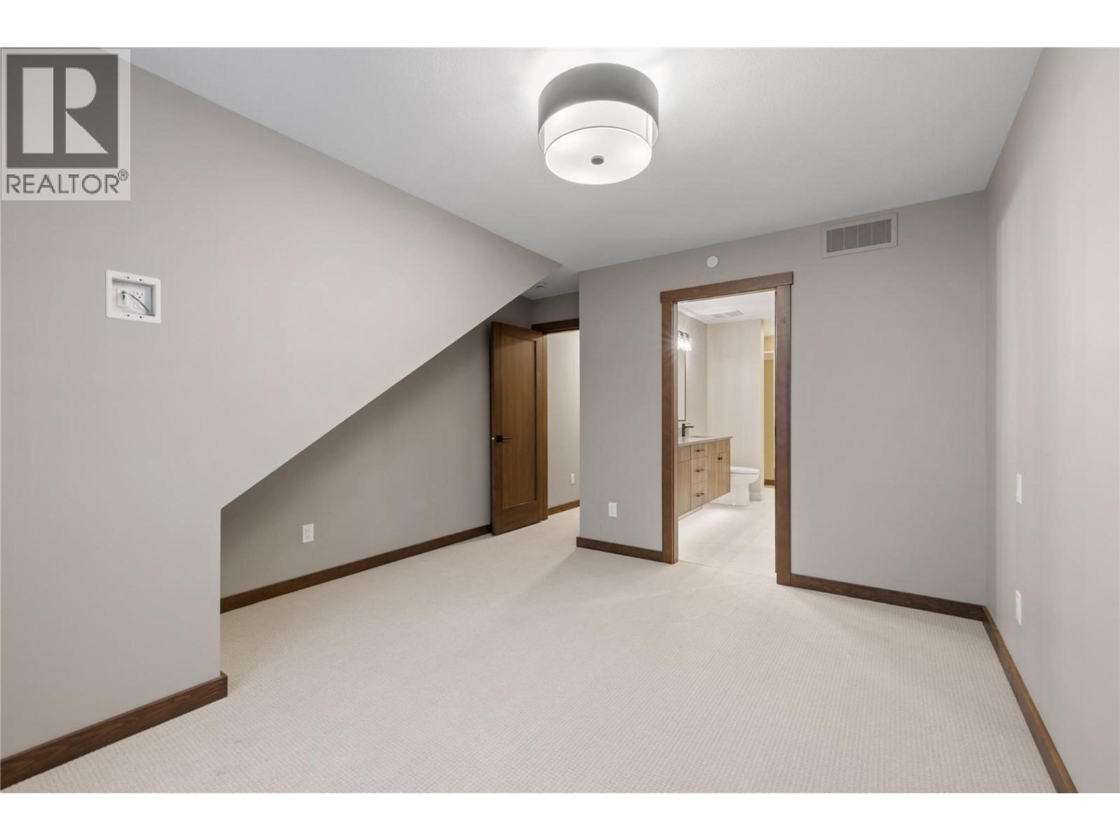 #88 255 FEATHERTOP WAY - 26