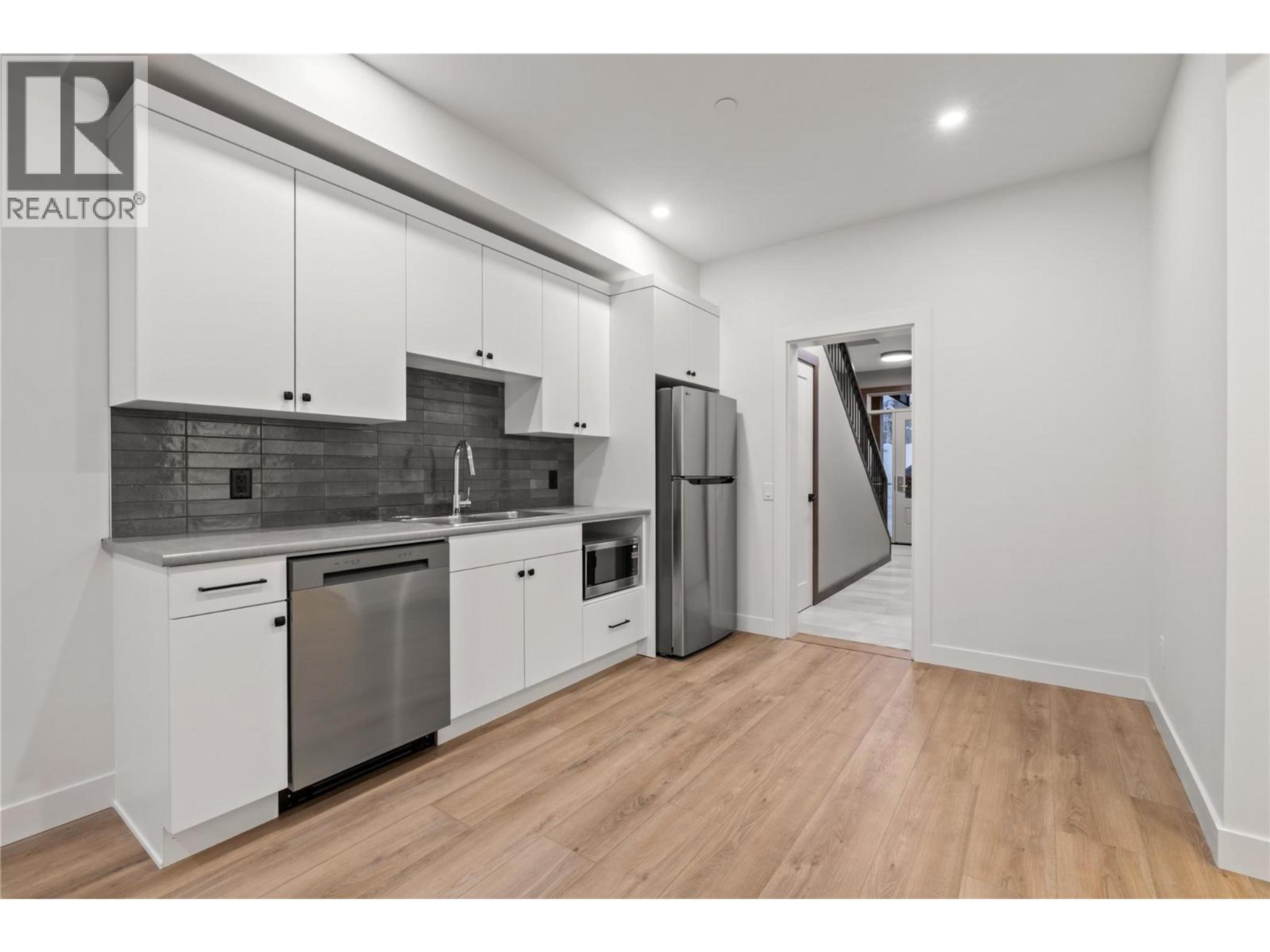 #88 255 FEATHERTOP WAY - 33