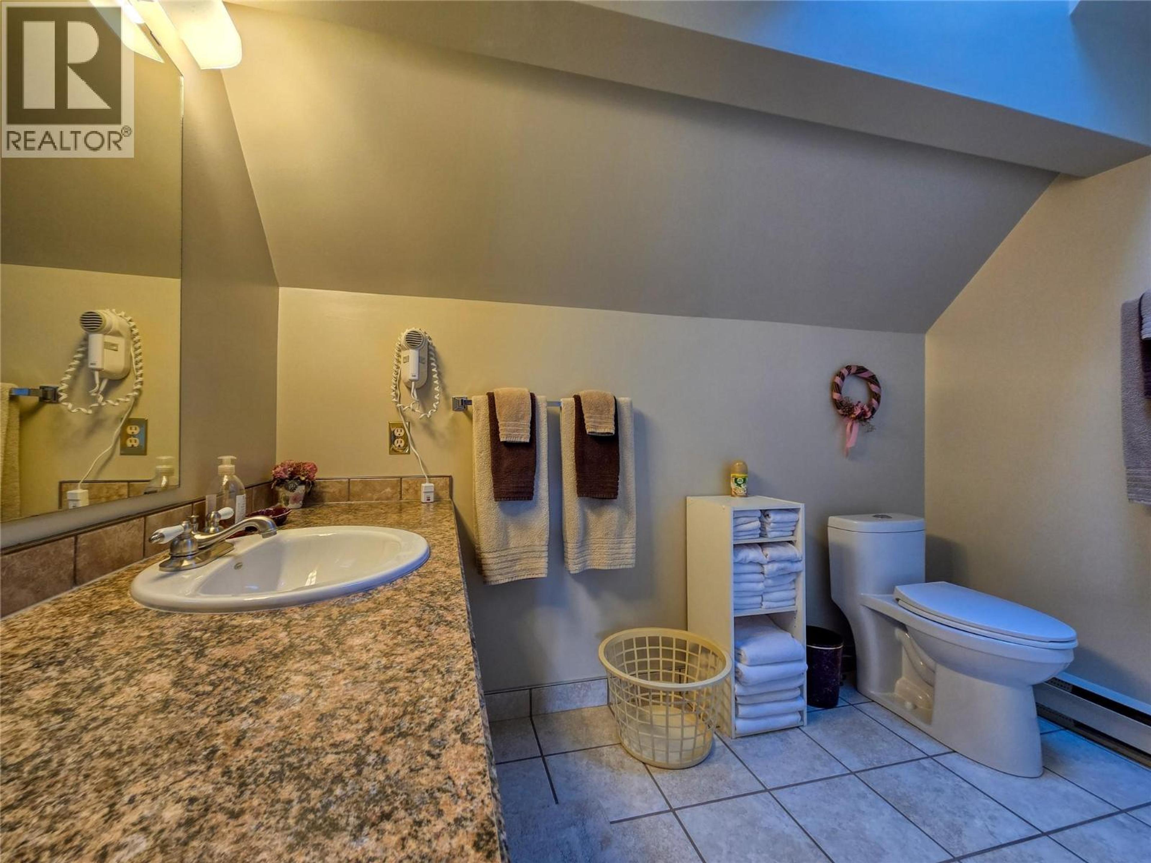 #7 8040 RADIUM GOLF COURSE ROAD - 33