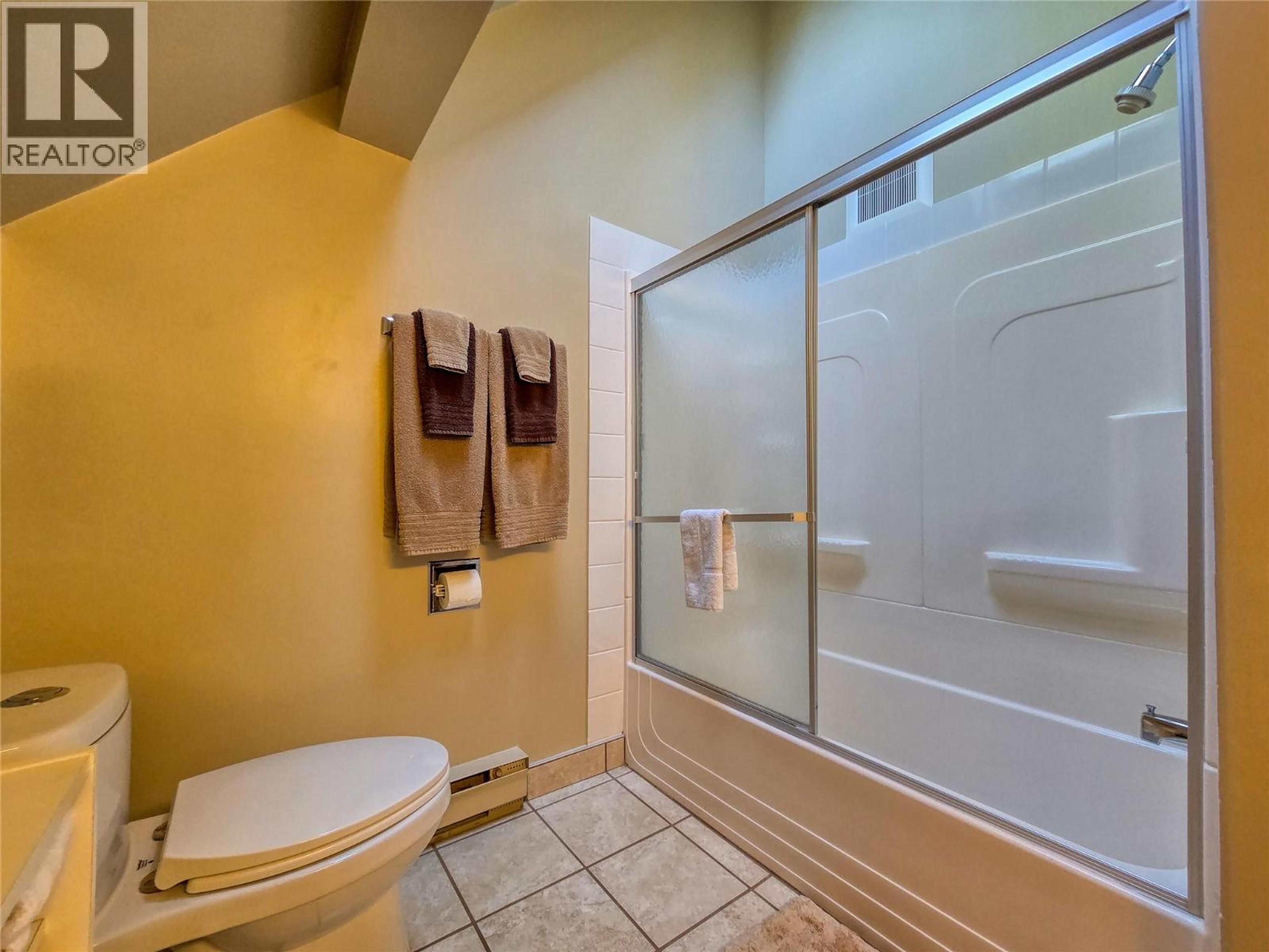 #7 8040 RADIUM GOLF COURSE ROAD - 34