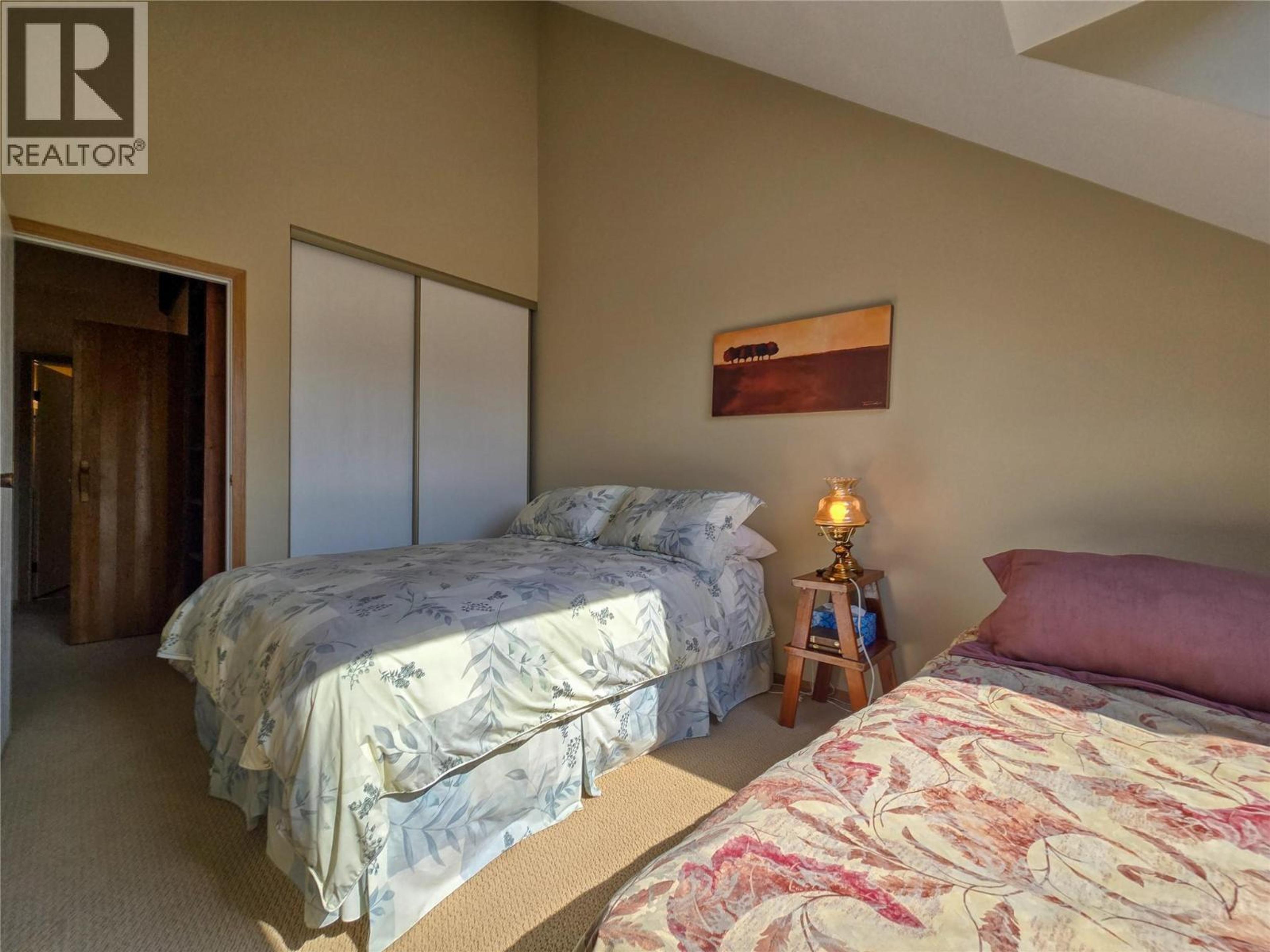 #7 8040 RADIUM GOLF COURSE ROAD - 44