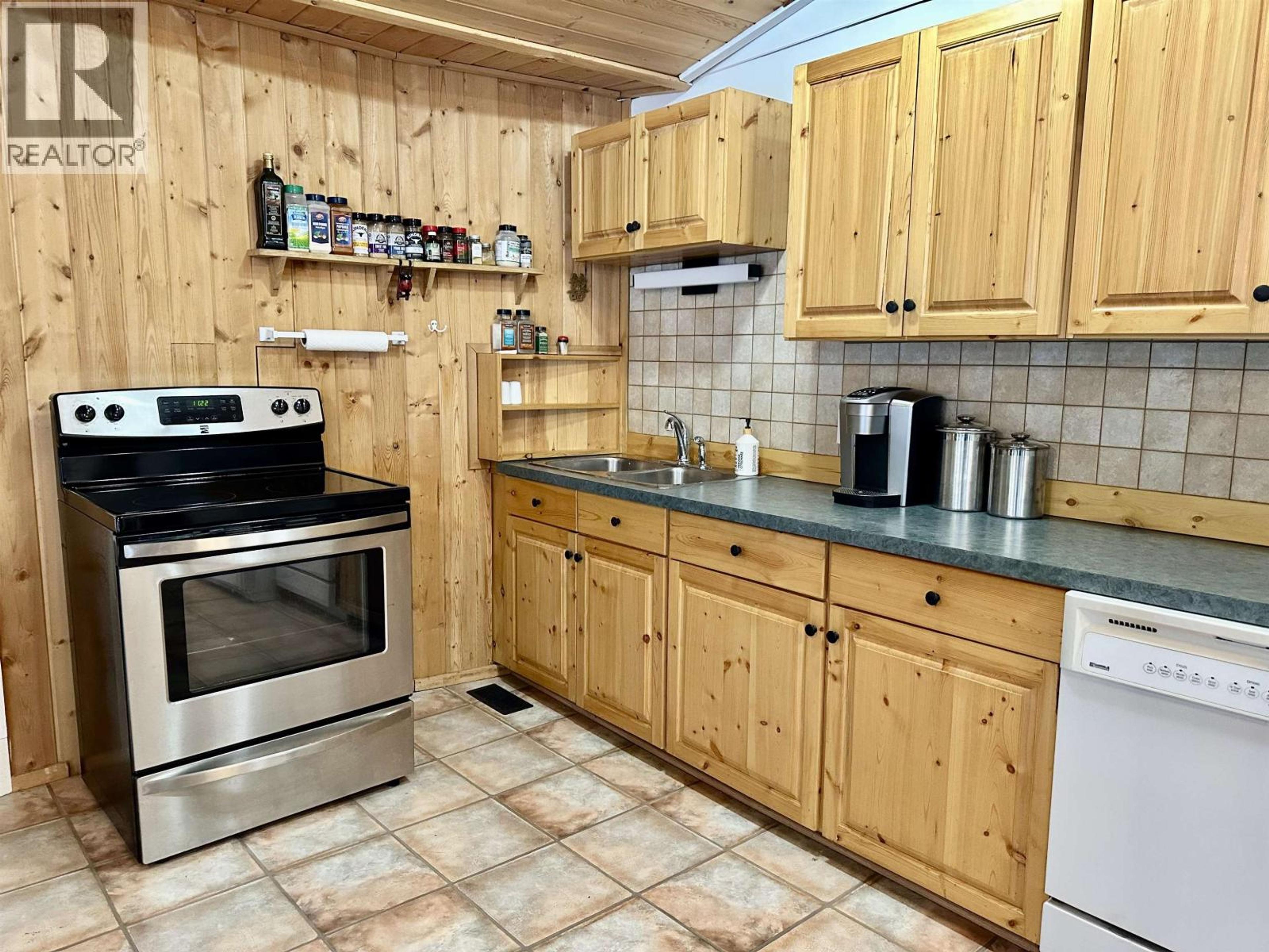 772 S GREEN LAKE ROAD - 8