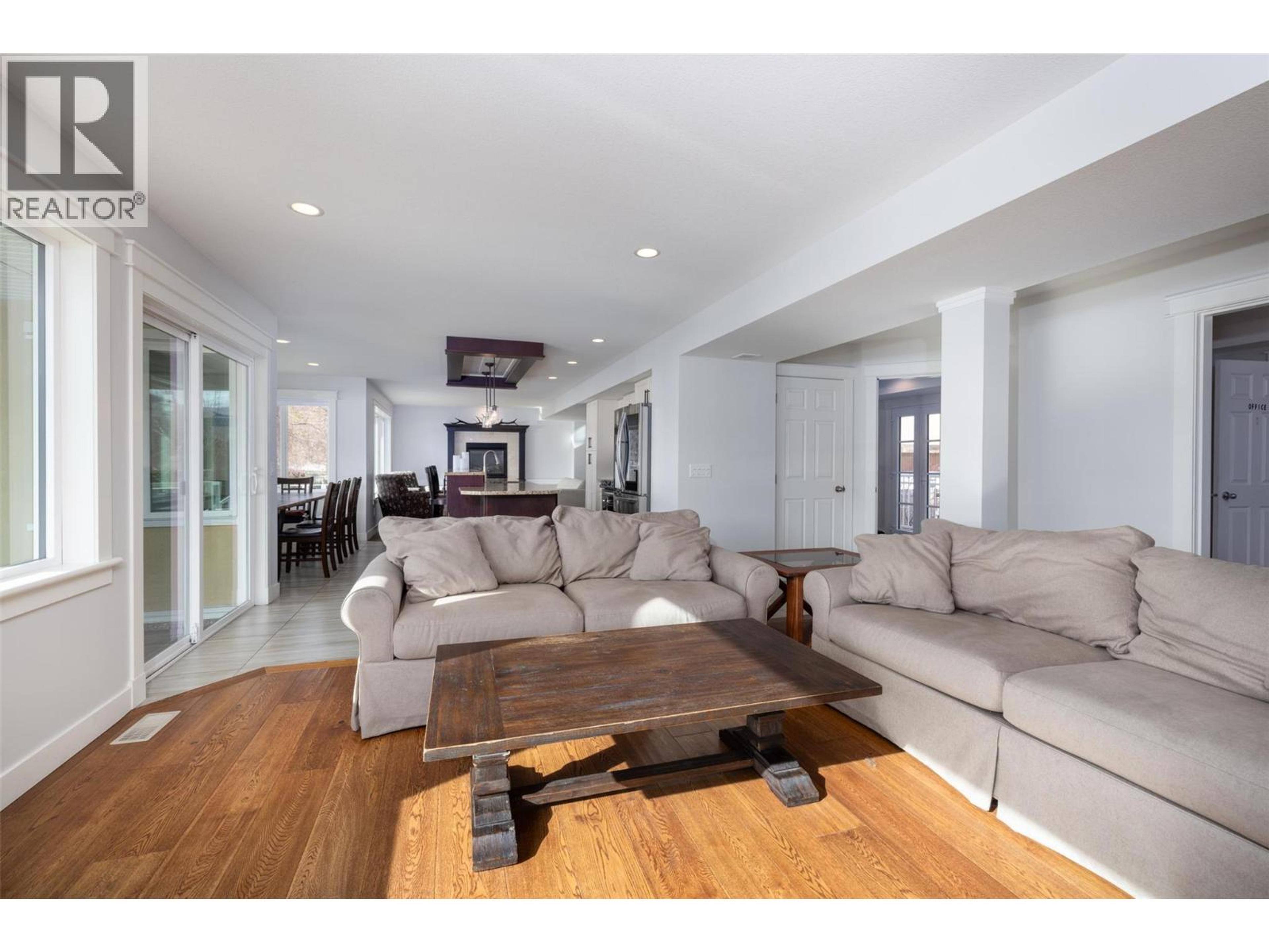 4244 BEACH AVENUE - 42