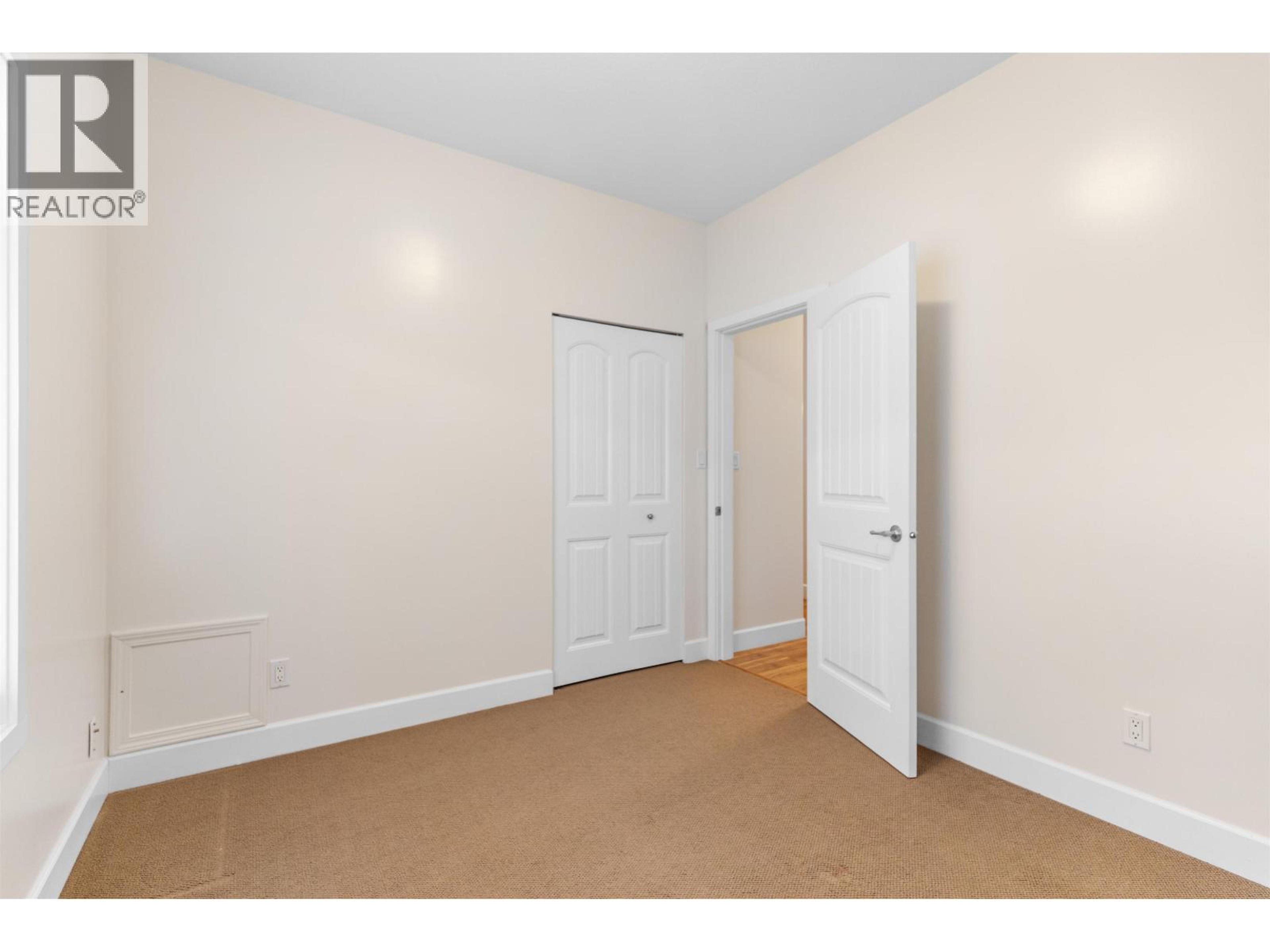 #132 1702 DYKE ROAD - 16