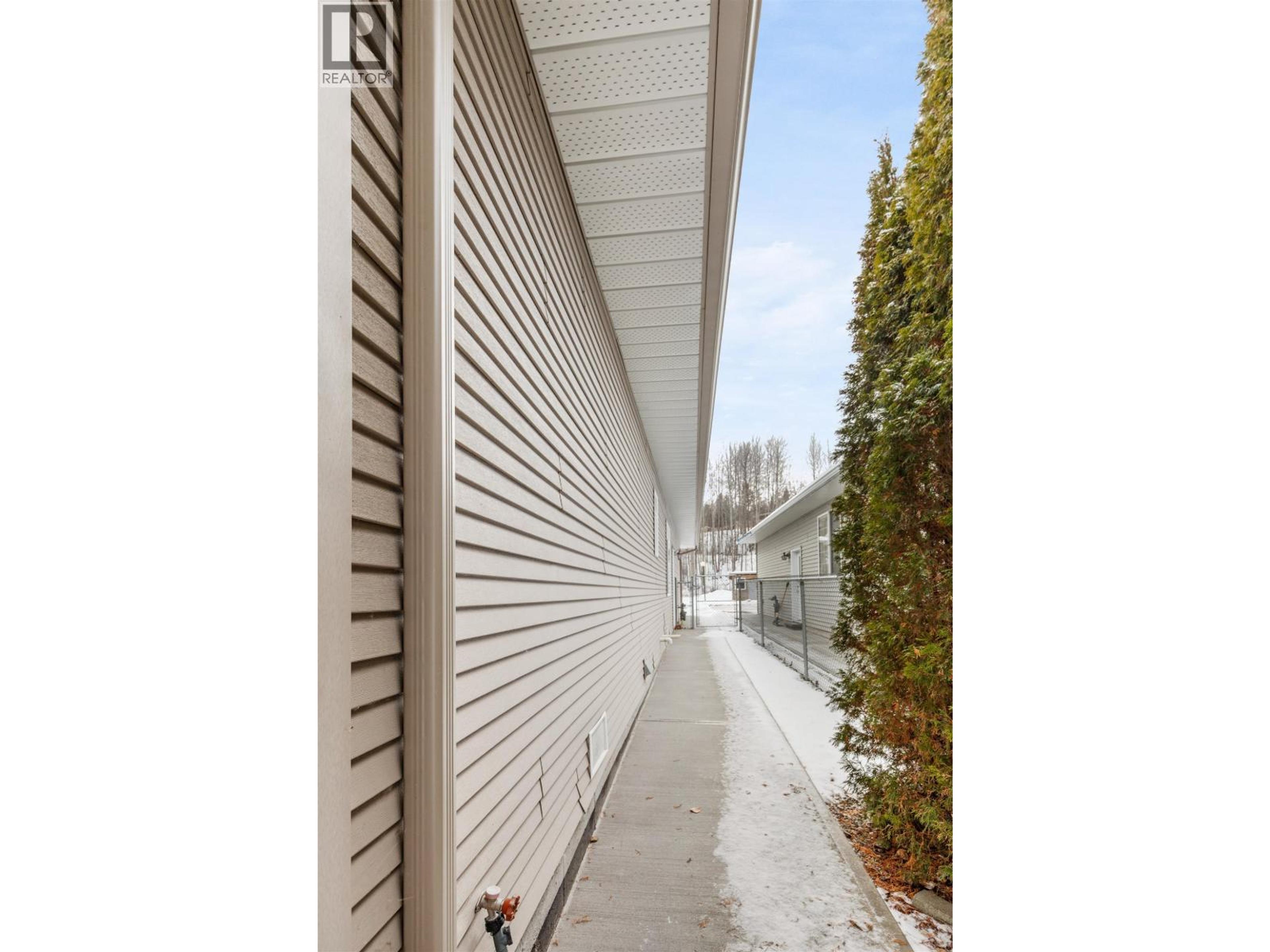 #132 1702 DYKE ROAD - 26