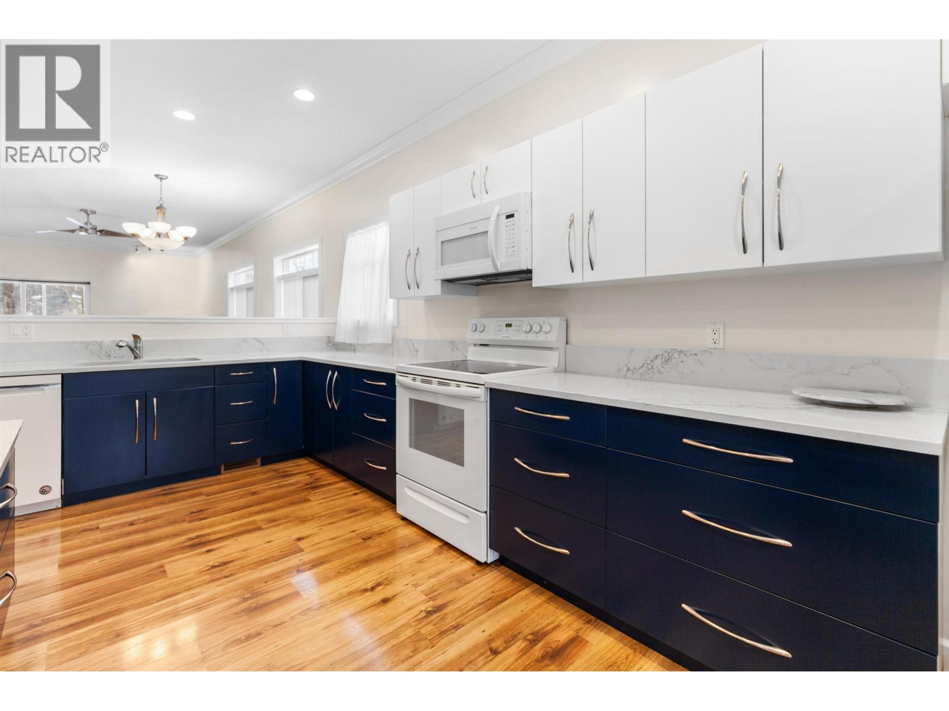 #132 1702 DYKE ROAD - 5