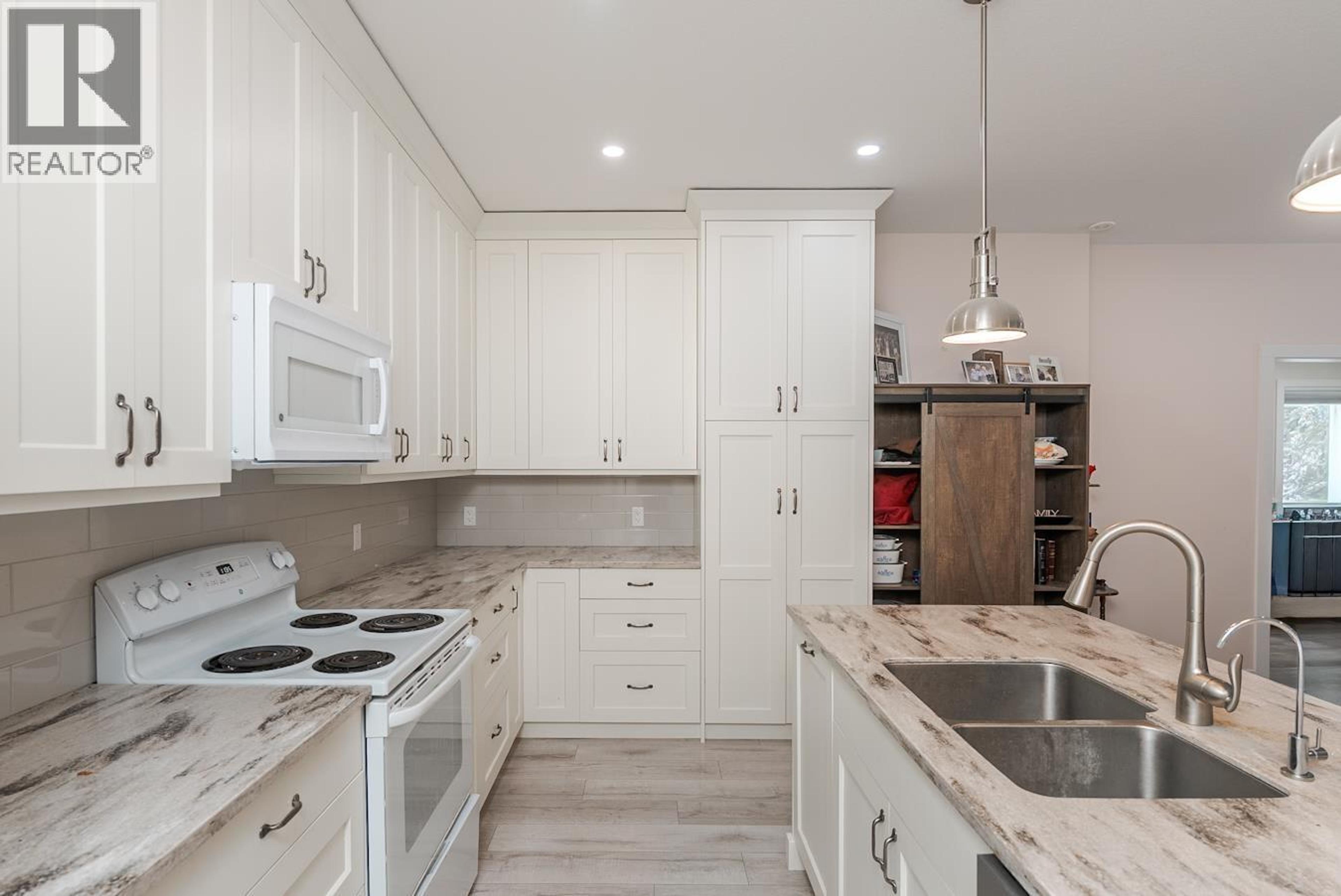 3350 HILLSIDE DRIVE - 29