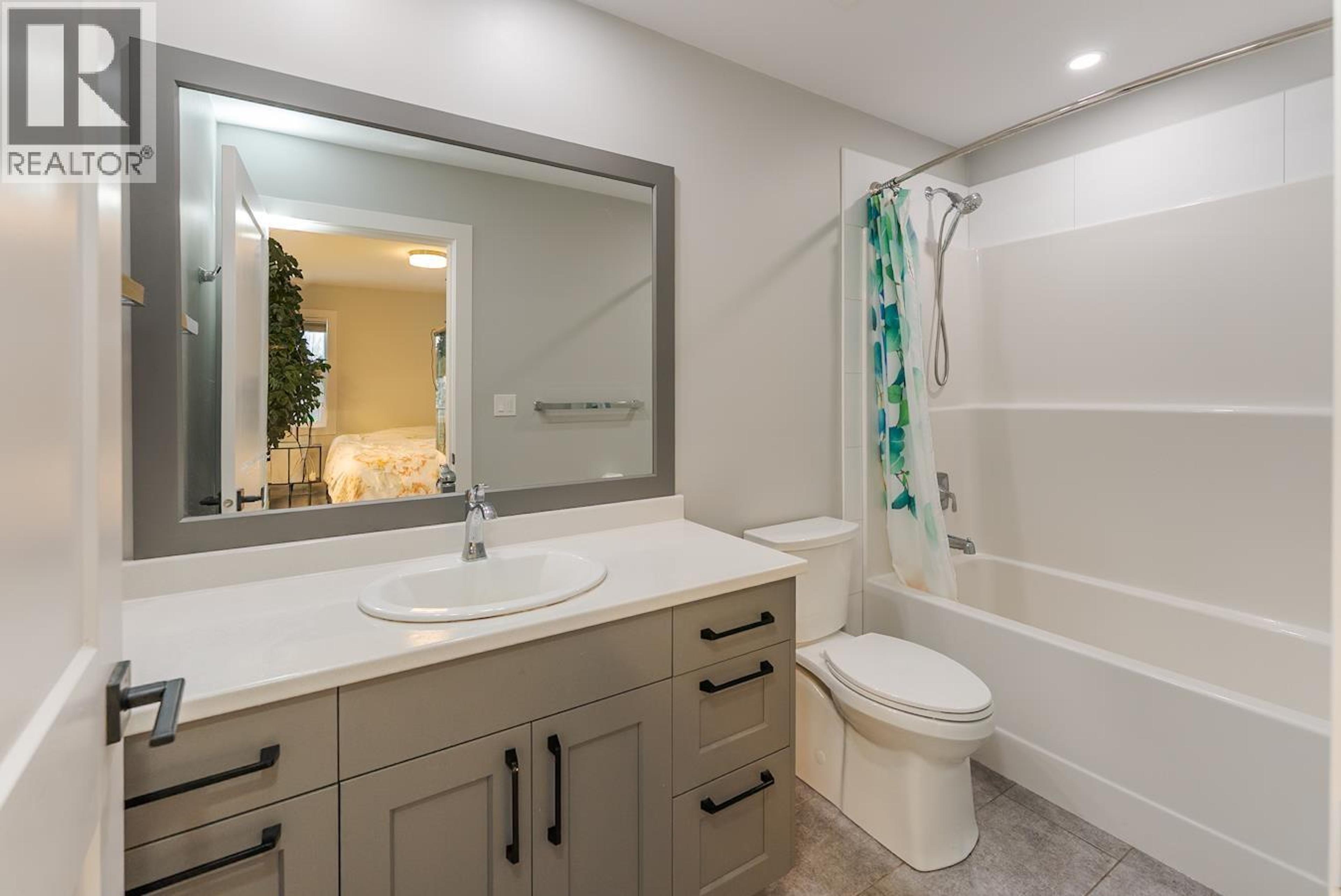 3350 HILLSIDE DRIVE - 25