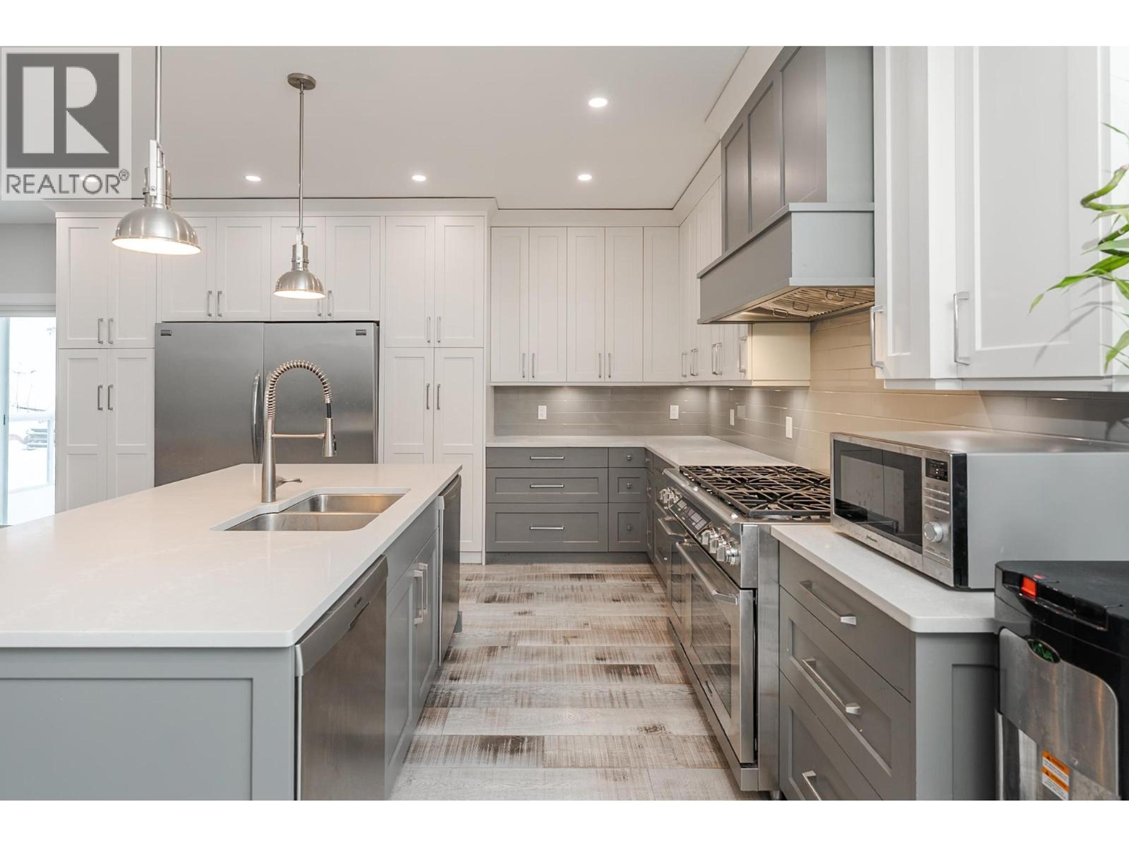 3350 HILLSIDE DRIVE - 5