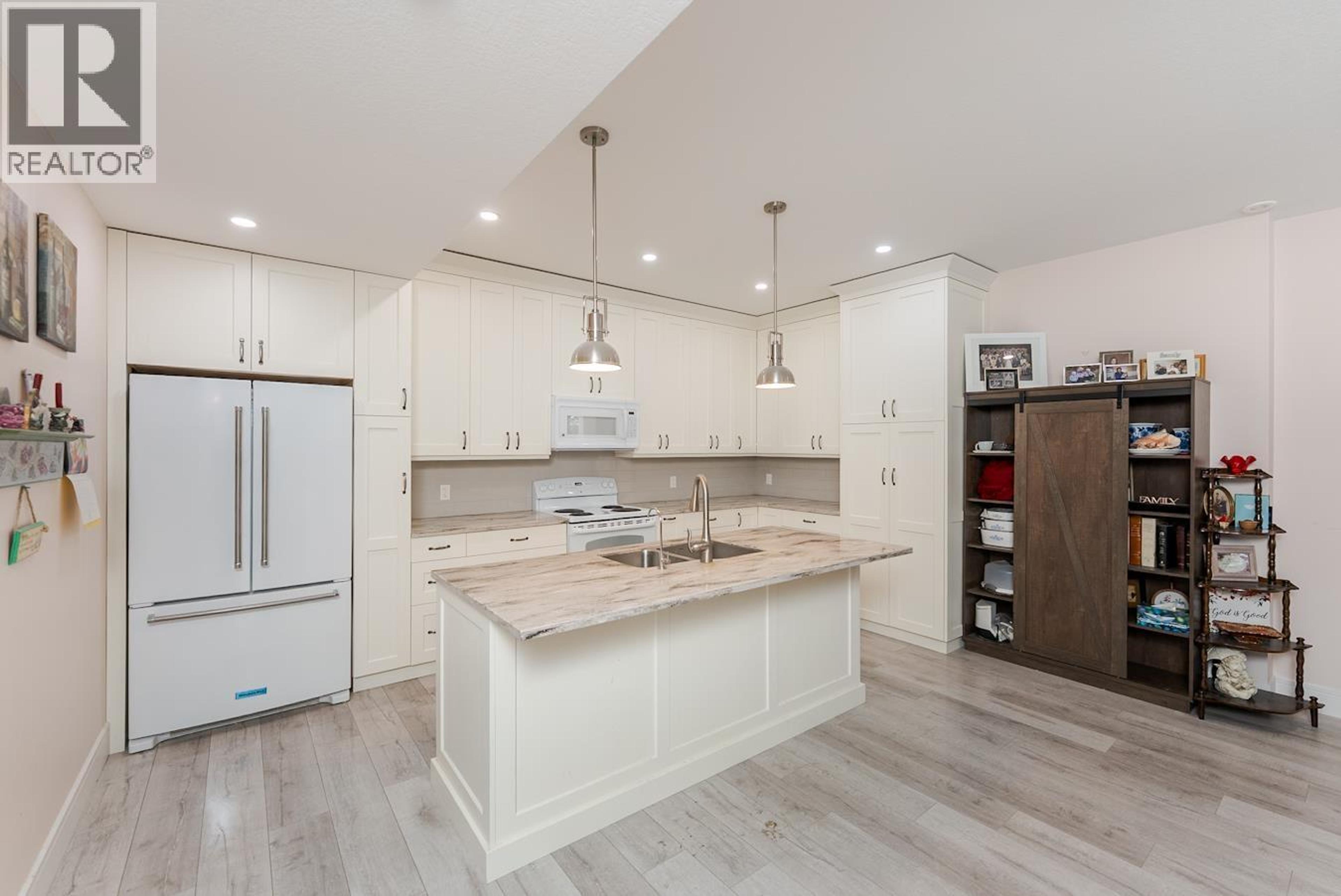 3350 HILLSIDE DRIVE - 27