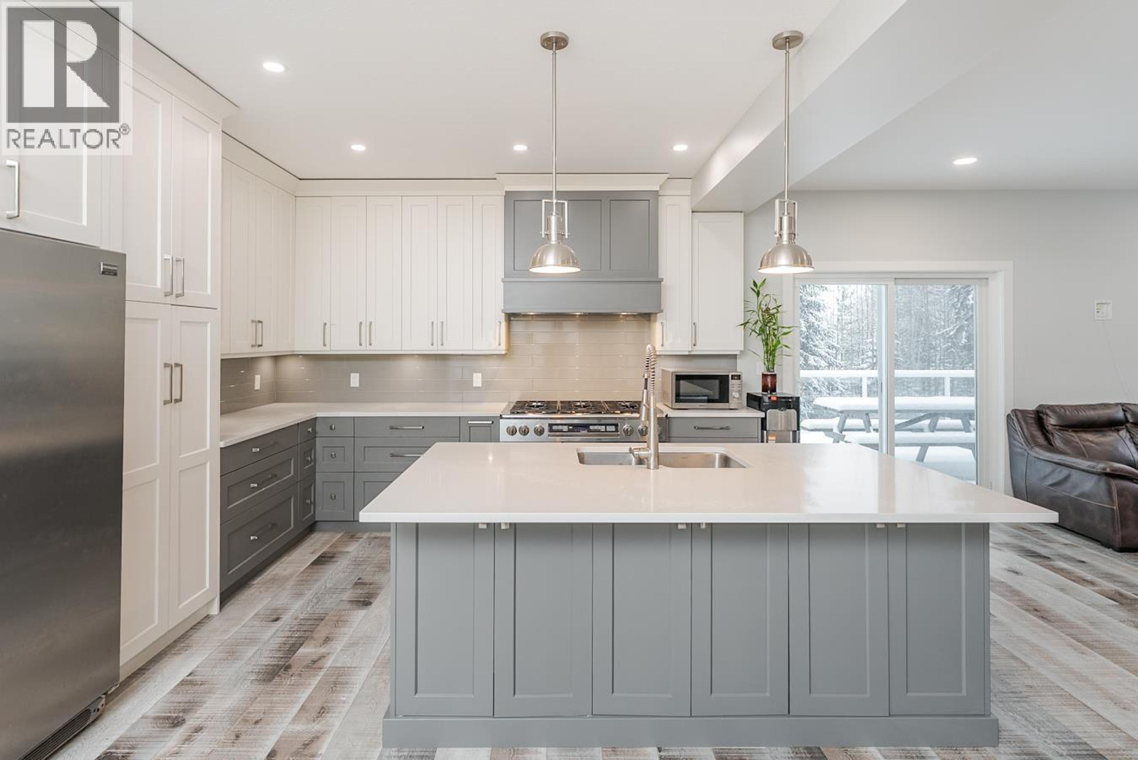 3350 HILLSIDE DRIVE - 6