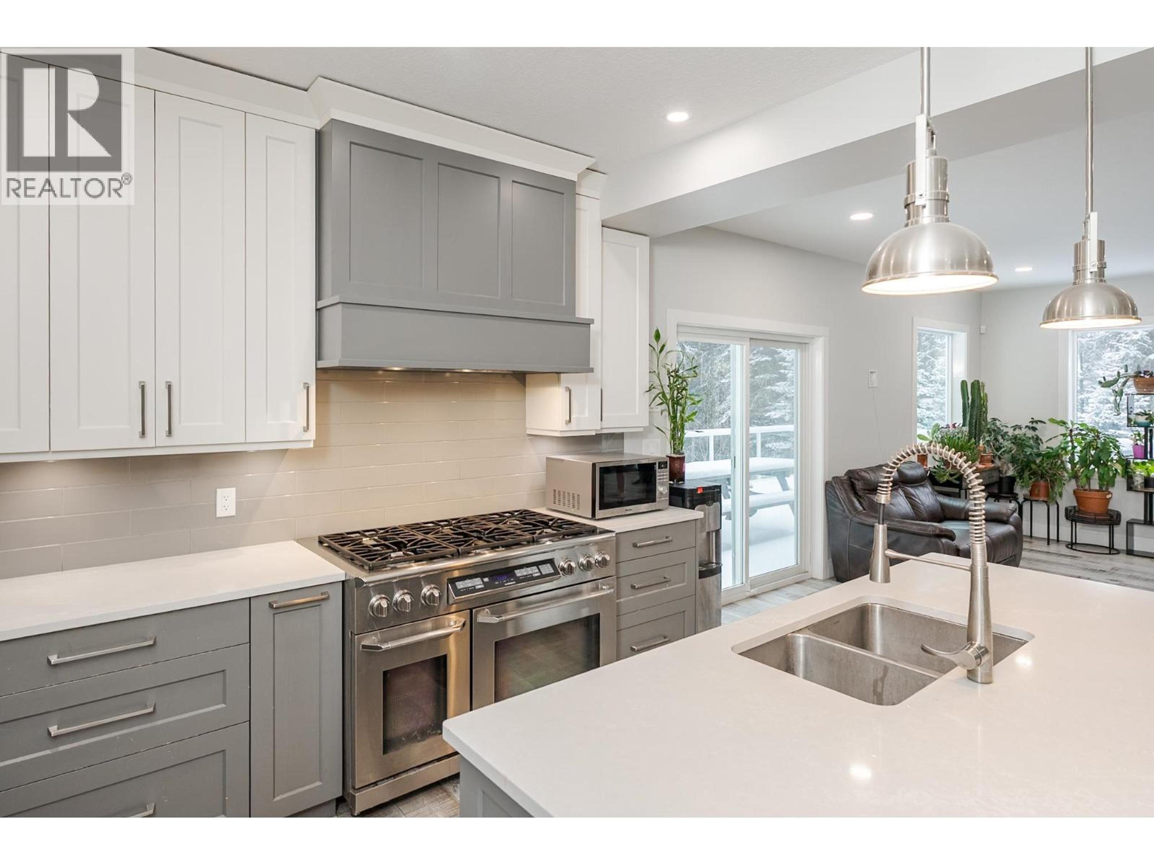 3350 HILLSIDE DRIVE - 7