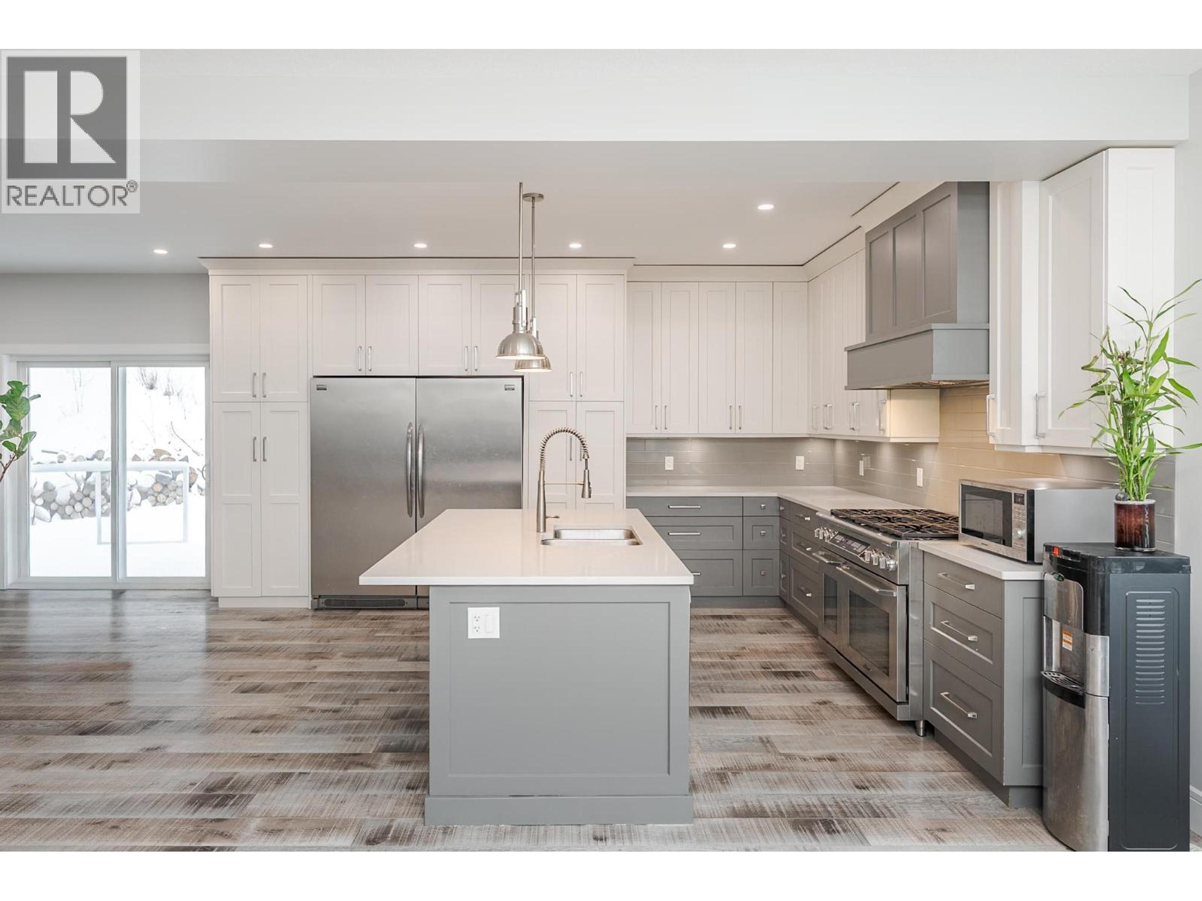 3350 HILLSIDE DRIVE - 8