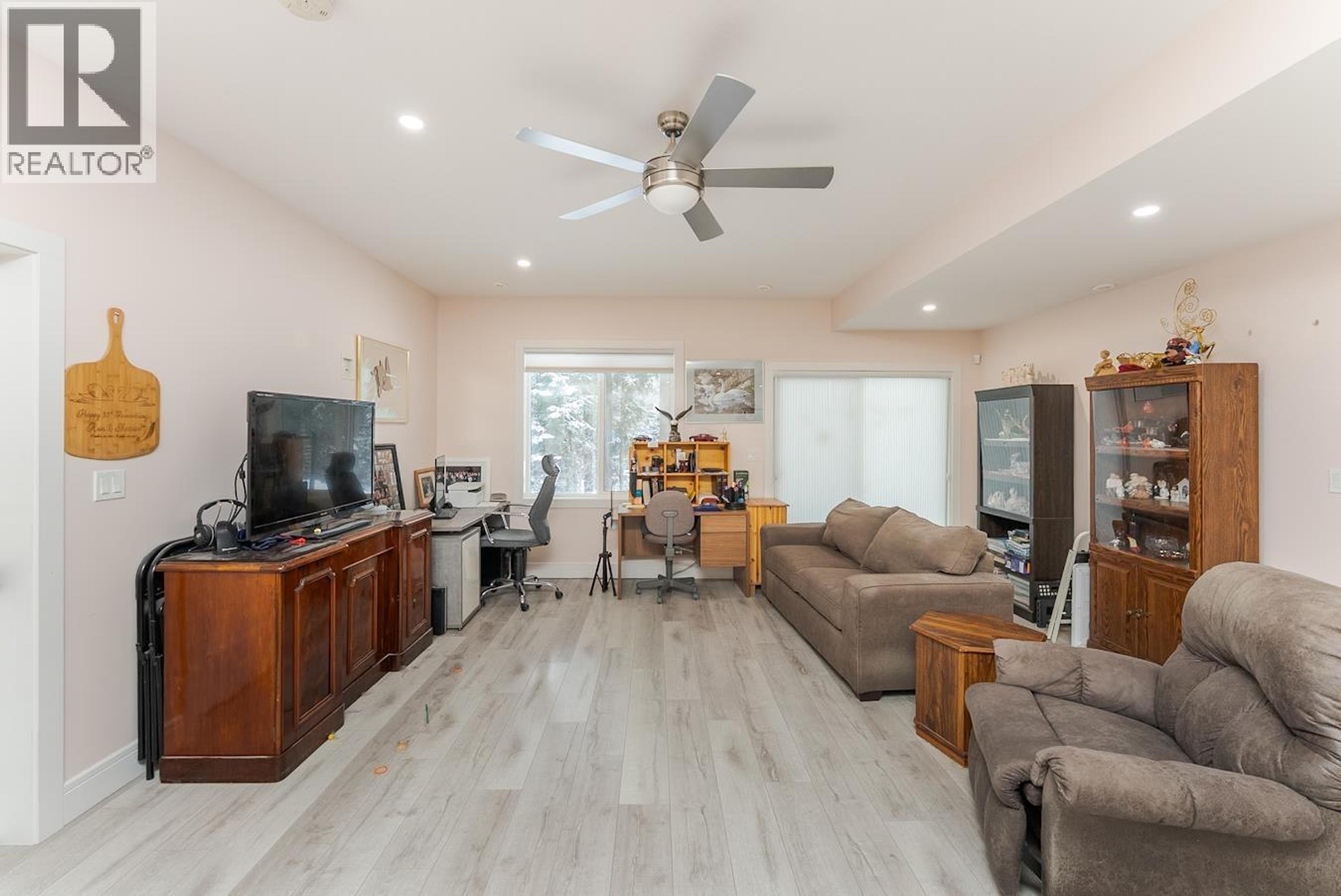 3350 HILLSIDE DRIVE - 30