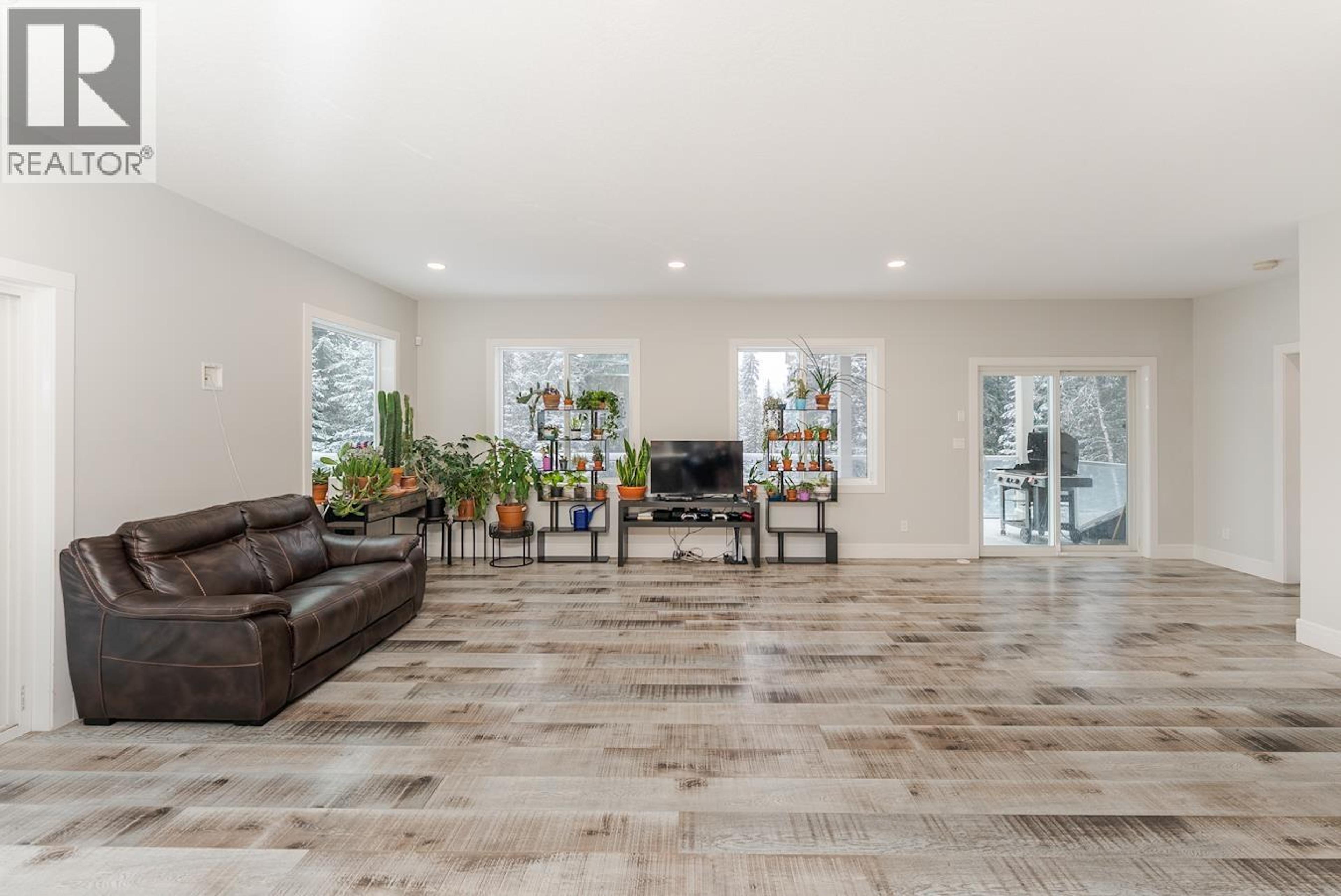 3350 HILLSIDE DRIVE - 10