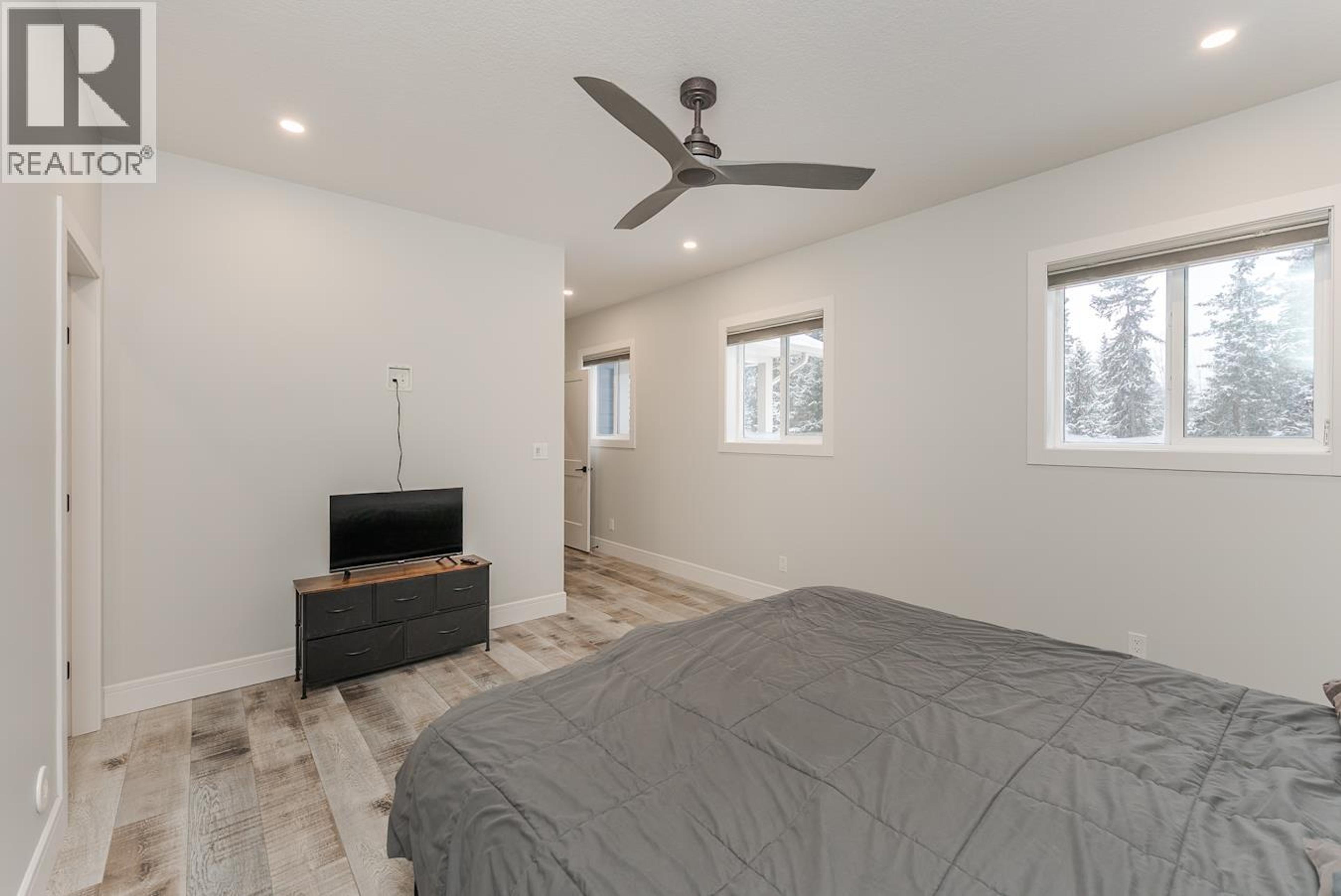 3350 HILLSIDE DRIVE - 16