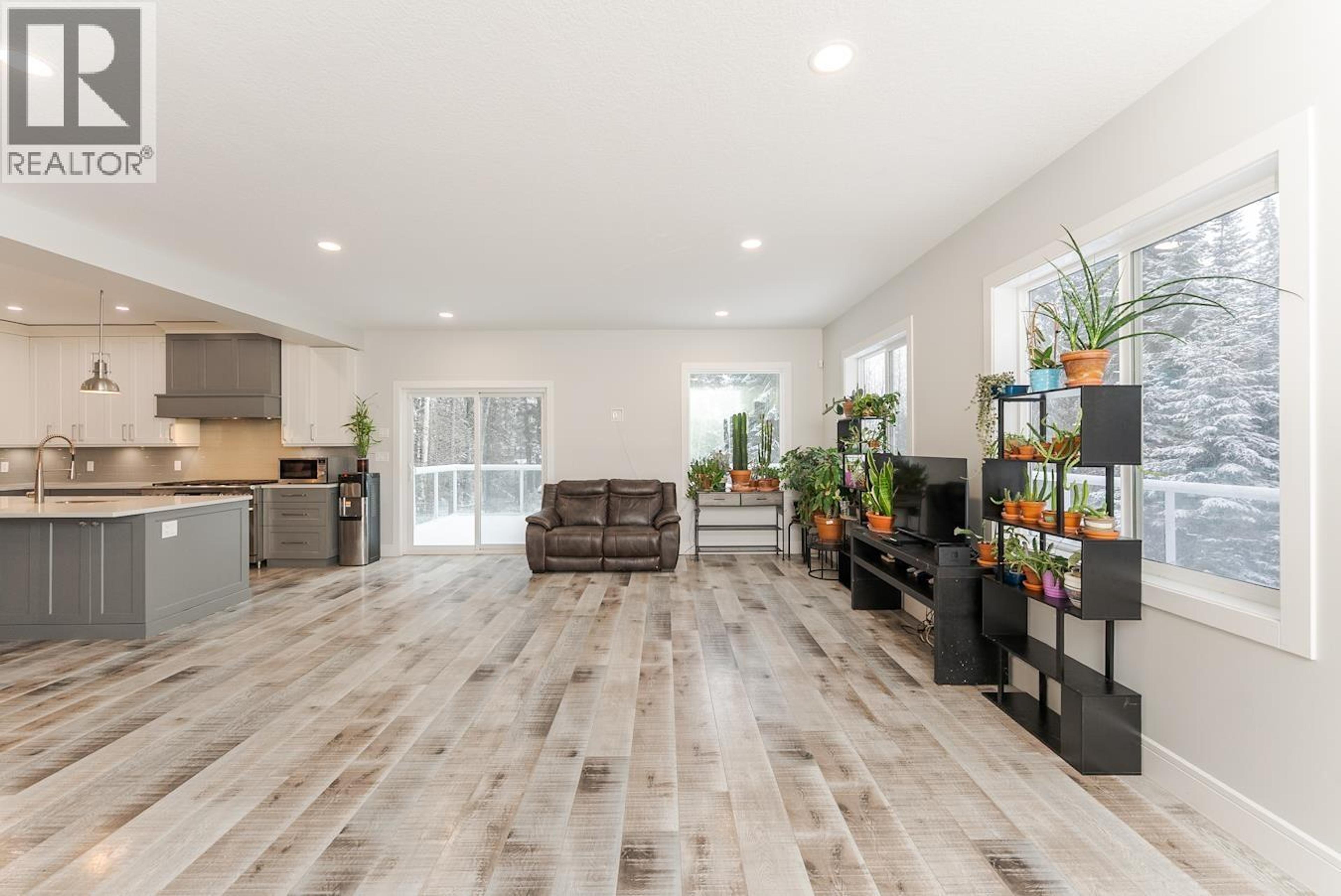 3350 HILLSIDE DRIVE - 11