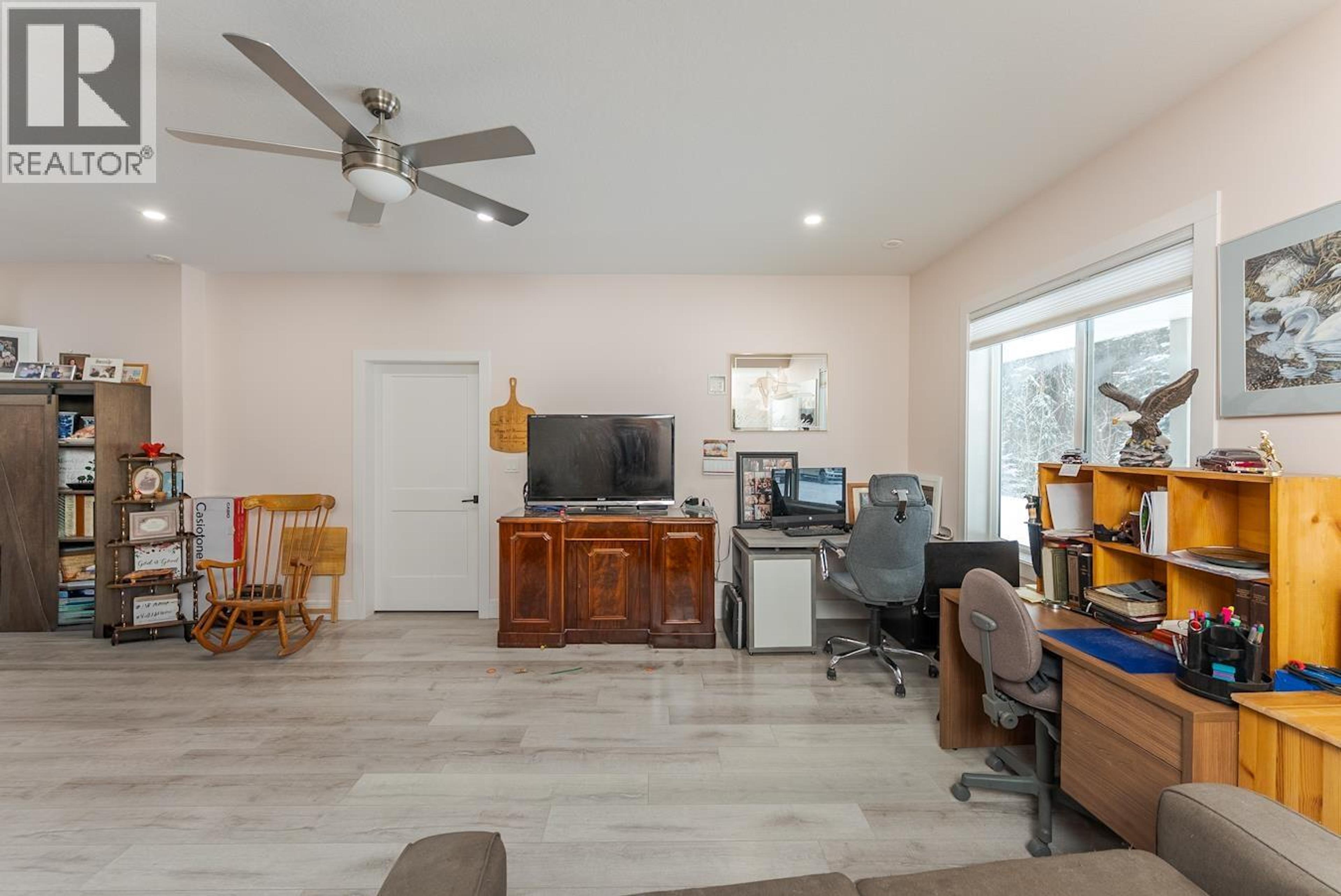 3350 HILLSIDE DRIVE - 31