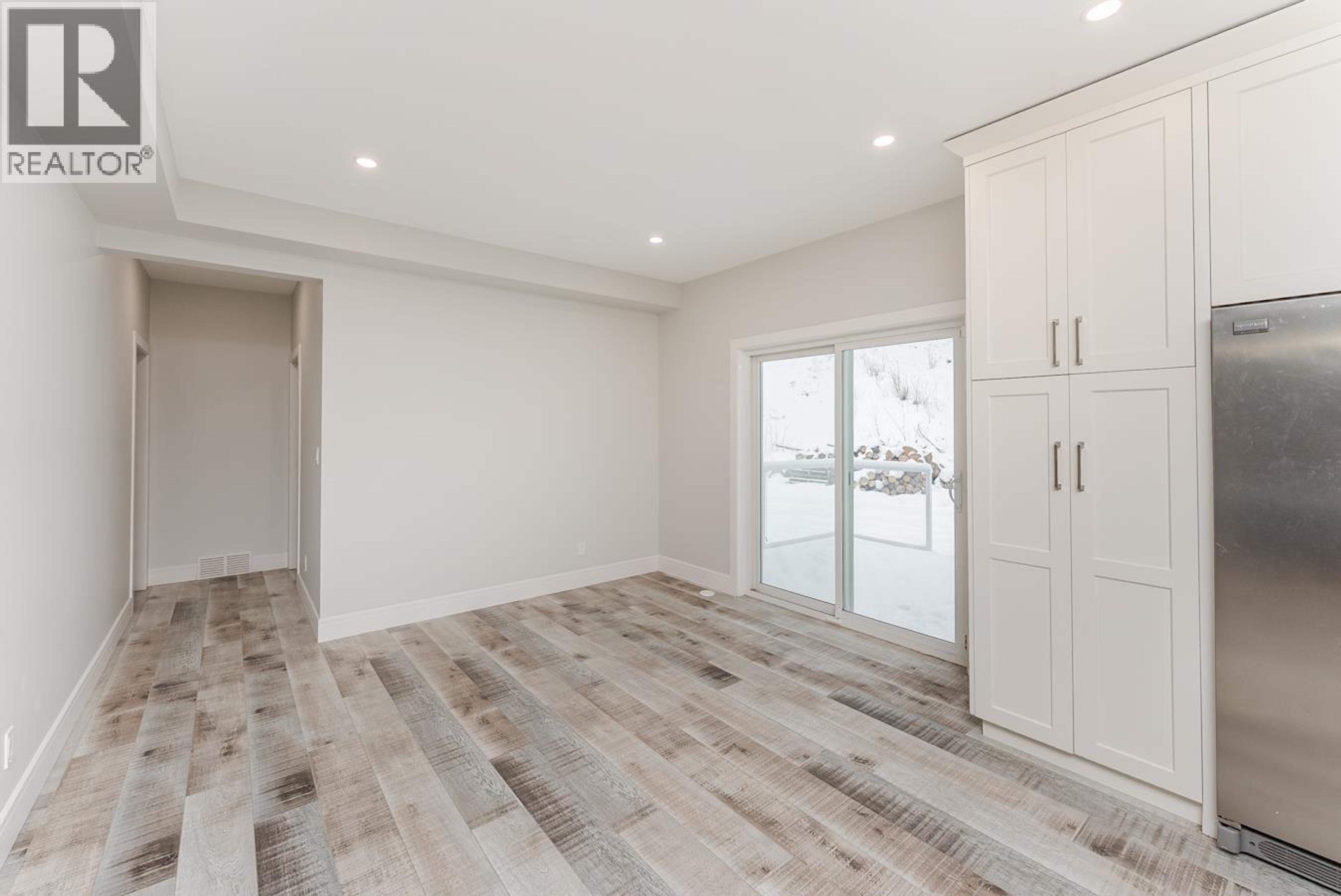 3350 HILLSIDE DRIVE - 9