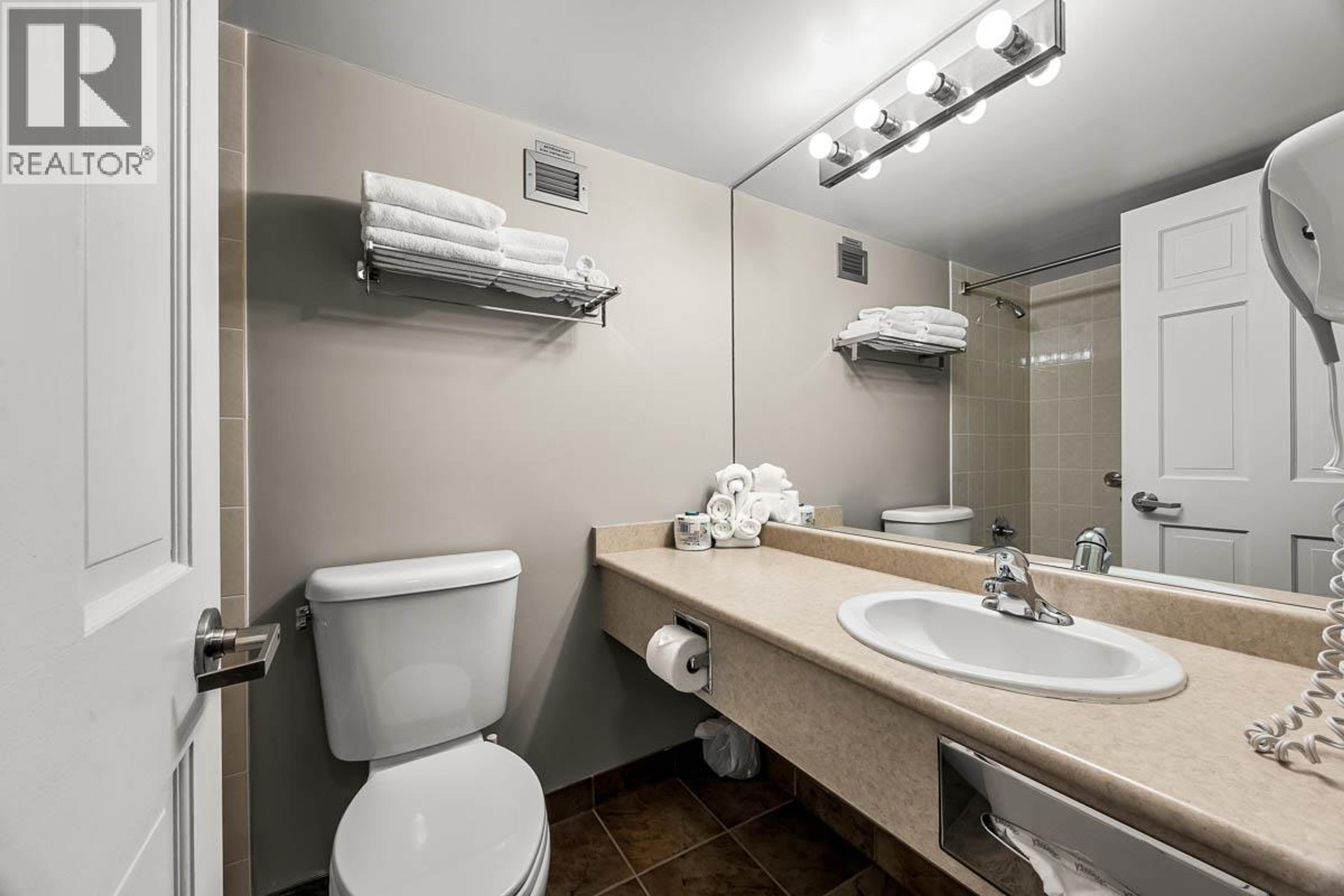 #205/211 3220 VILLAGE WAY - 10