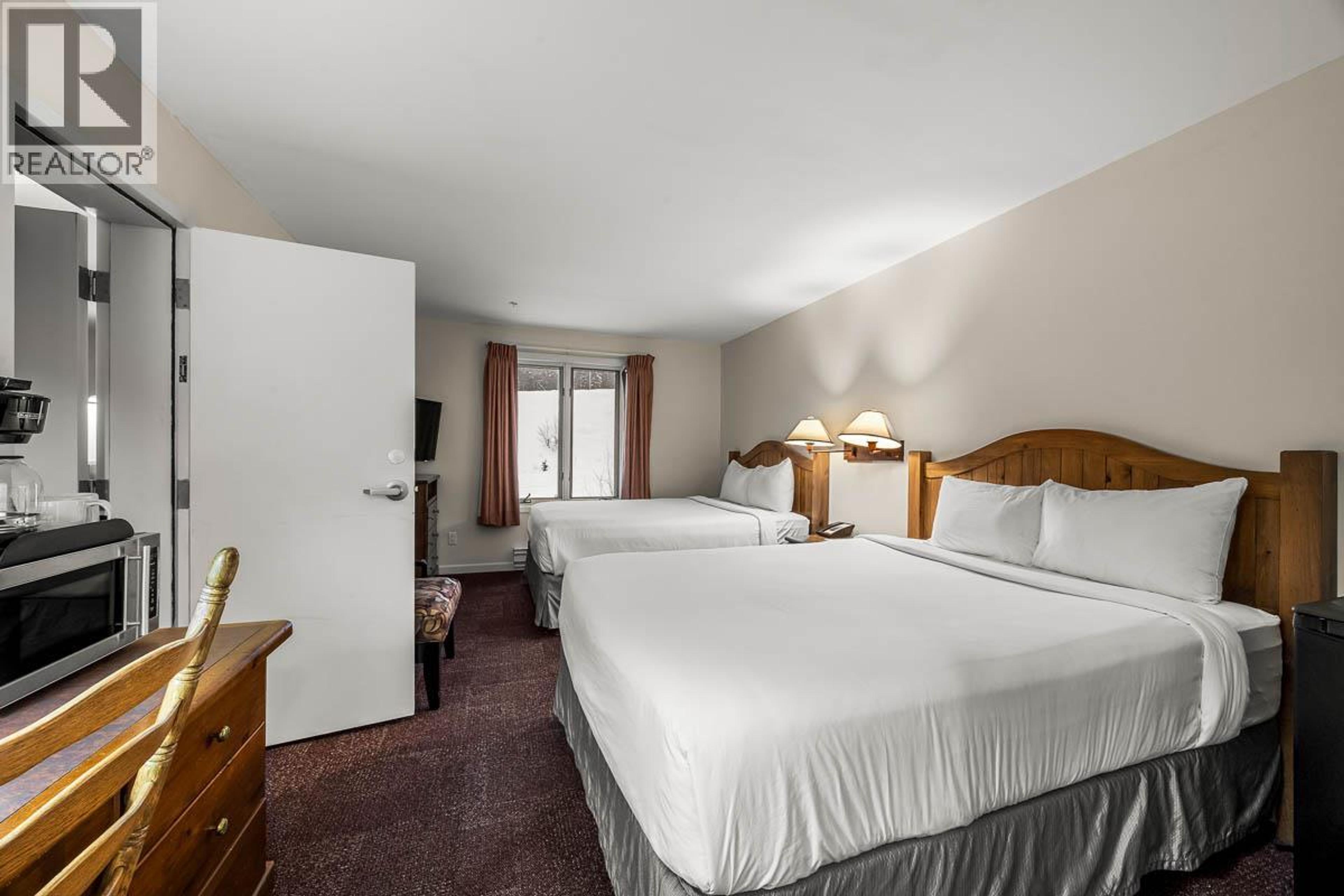 #205/211 3220 VILLAGE WAY - 14