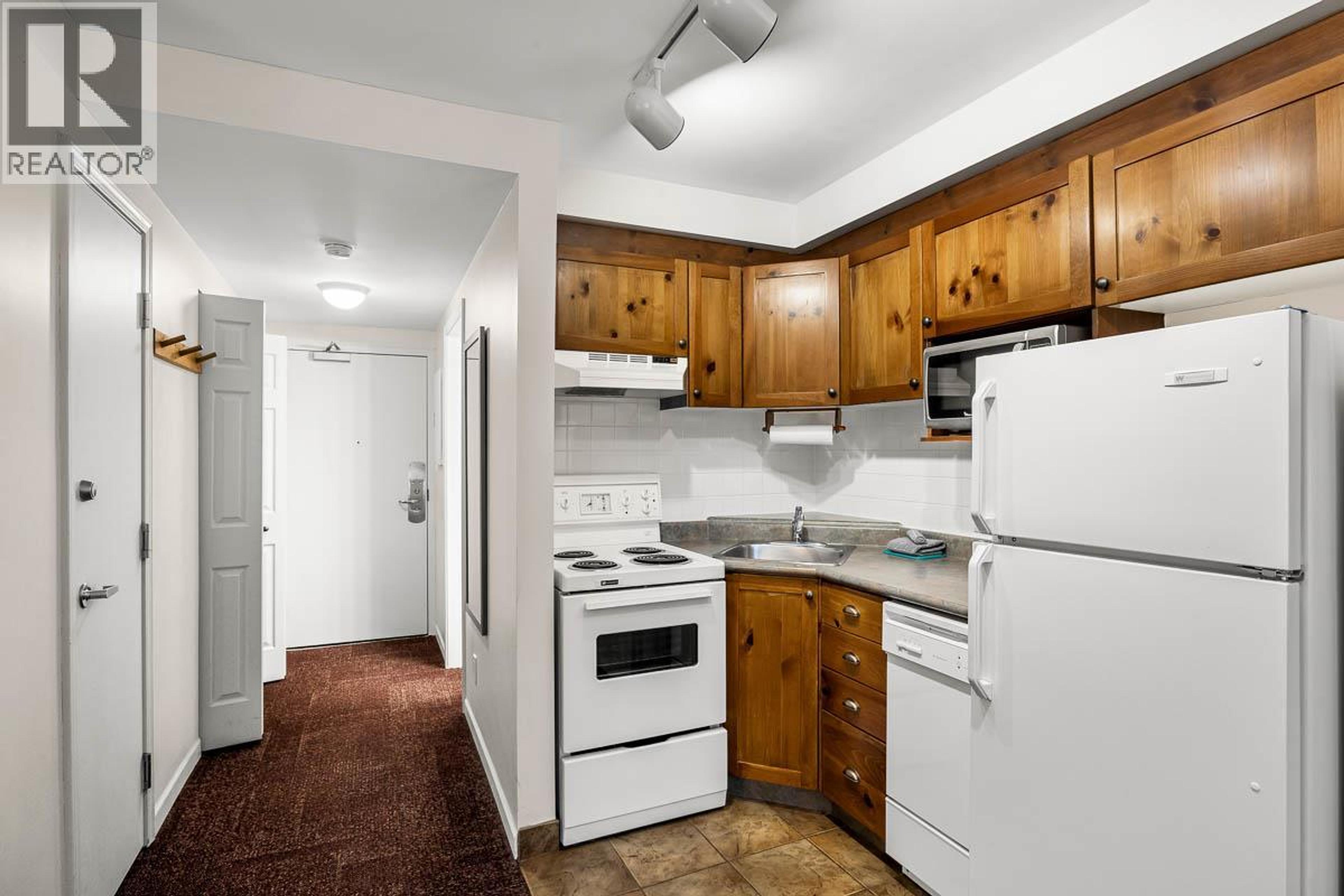 #205/211 3220 VILLAGE WAY - Image 3