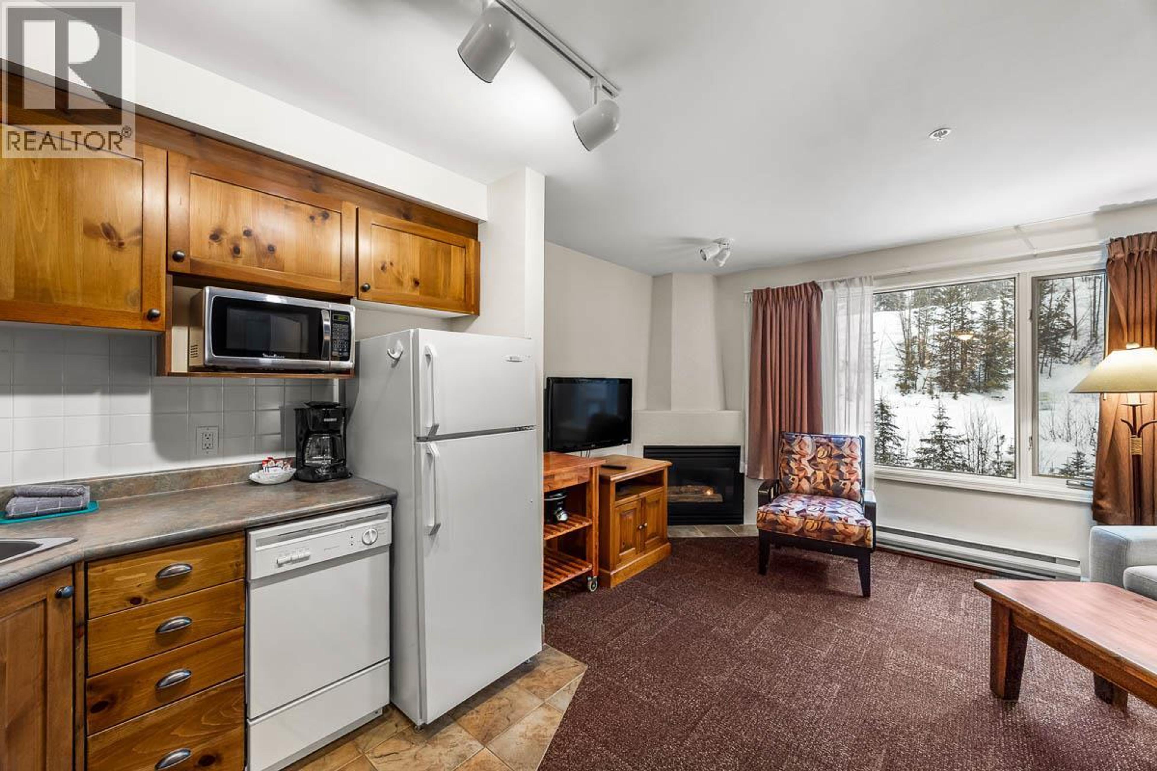 #205/211 3220 VILLAGE WAY - 4