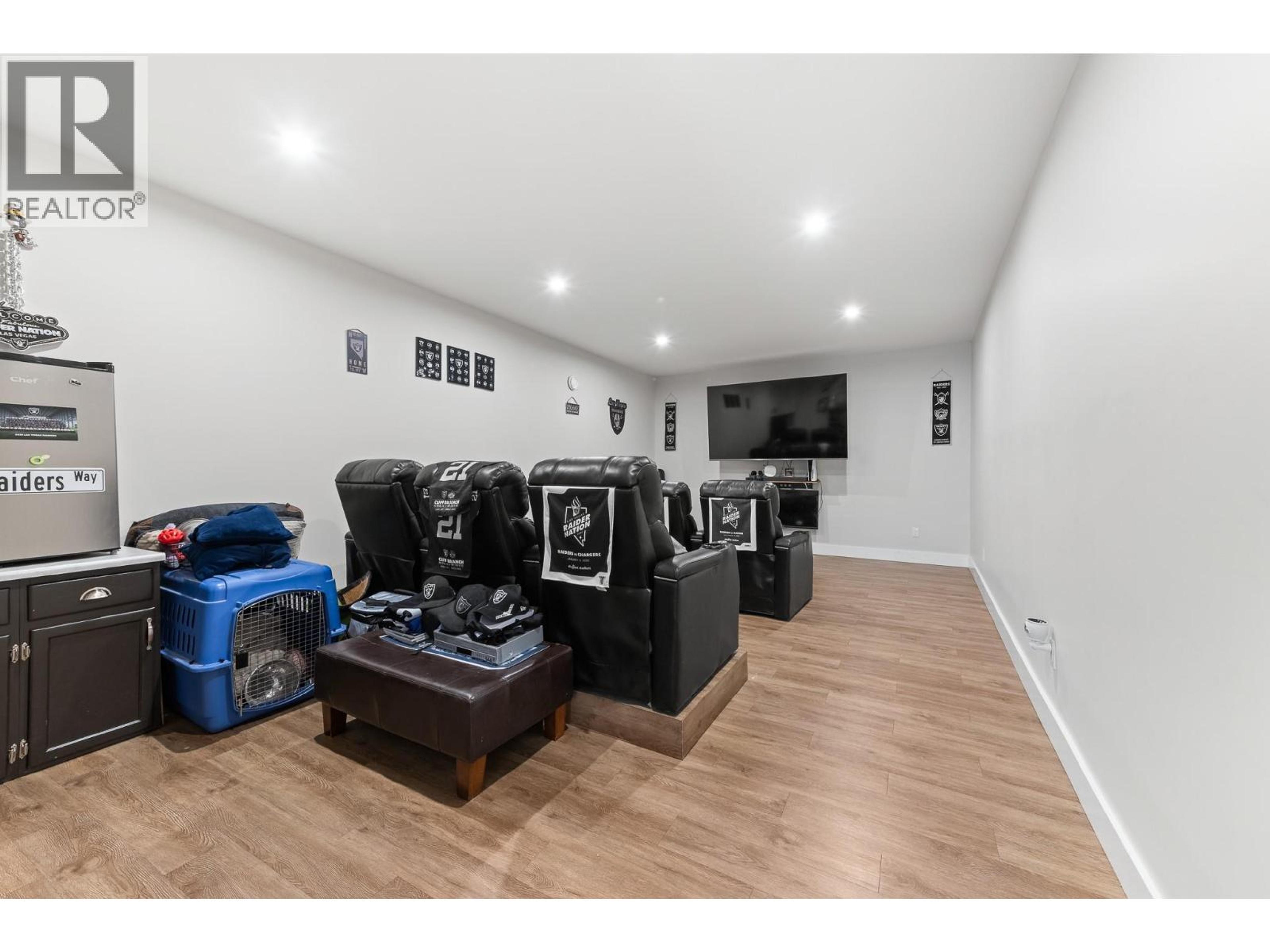 12 ALPINE TRAIL PLACE - 32