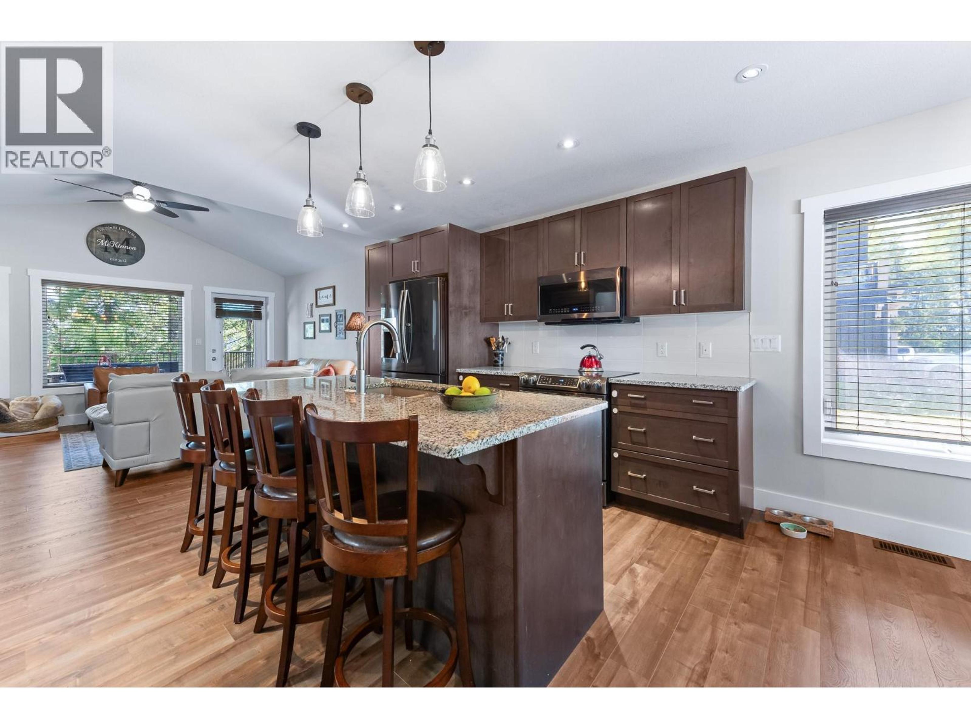 12 ALPINE TRAIL PLACE - 13