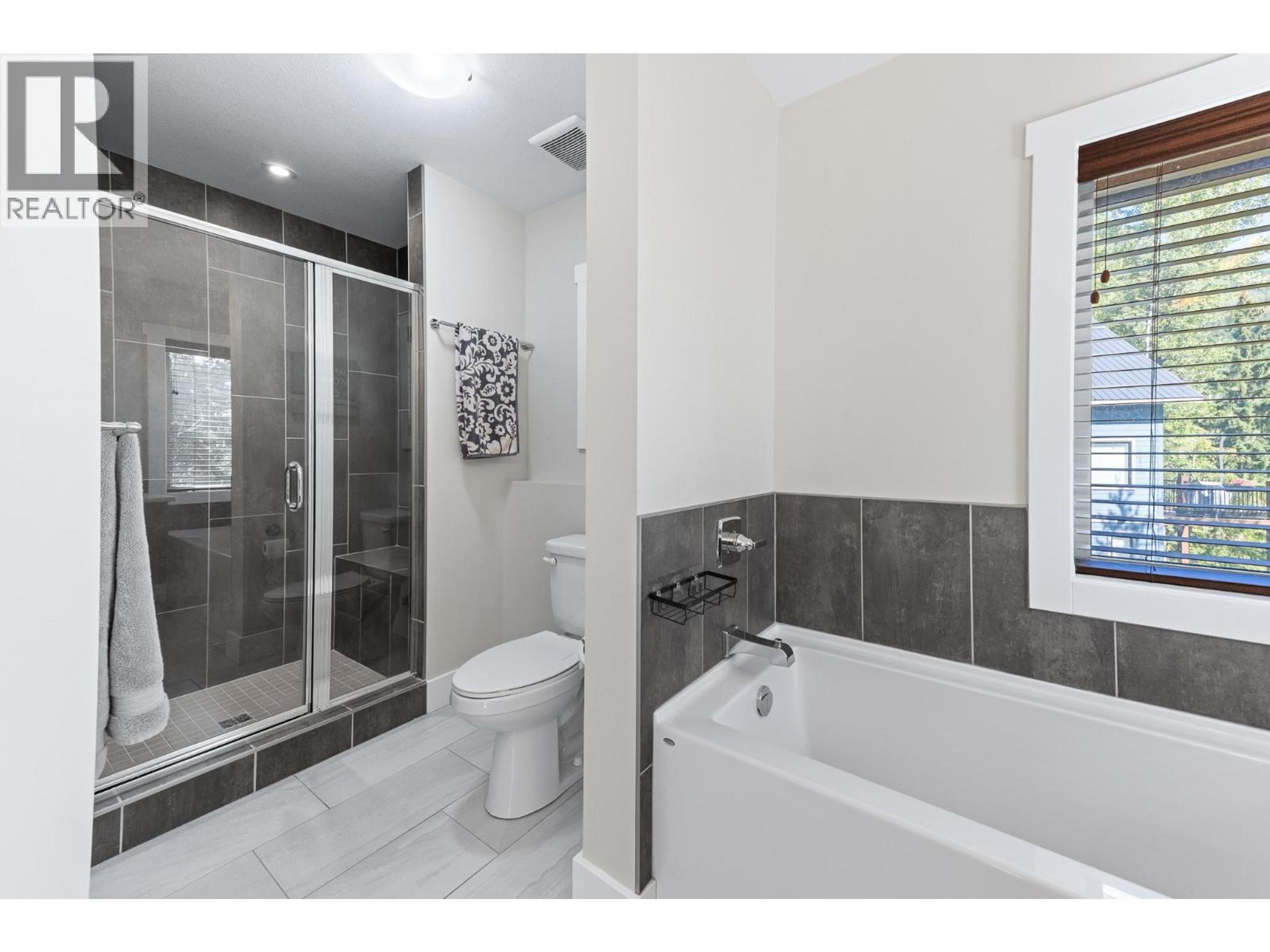 12 ALPINE TRAIL PLACE - 23