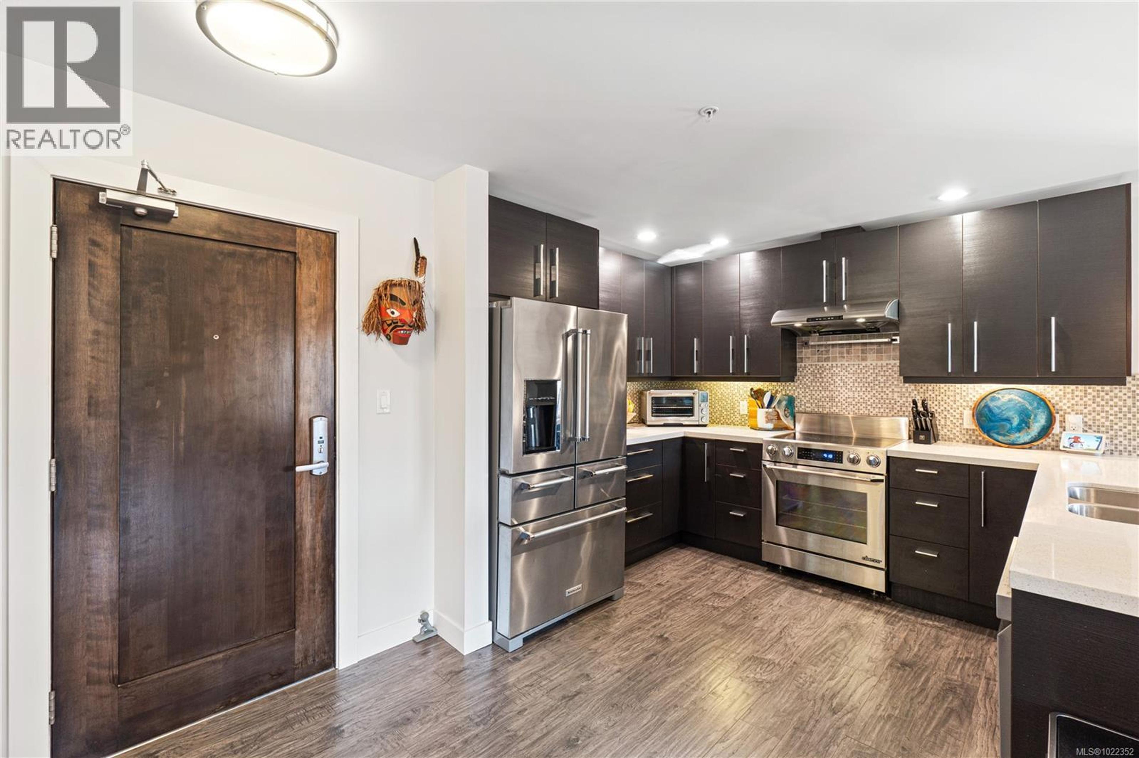 #203 439 COLLEGE RD - 11