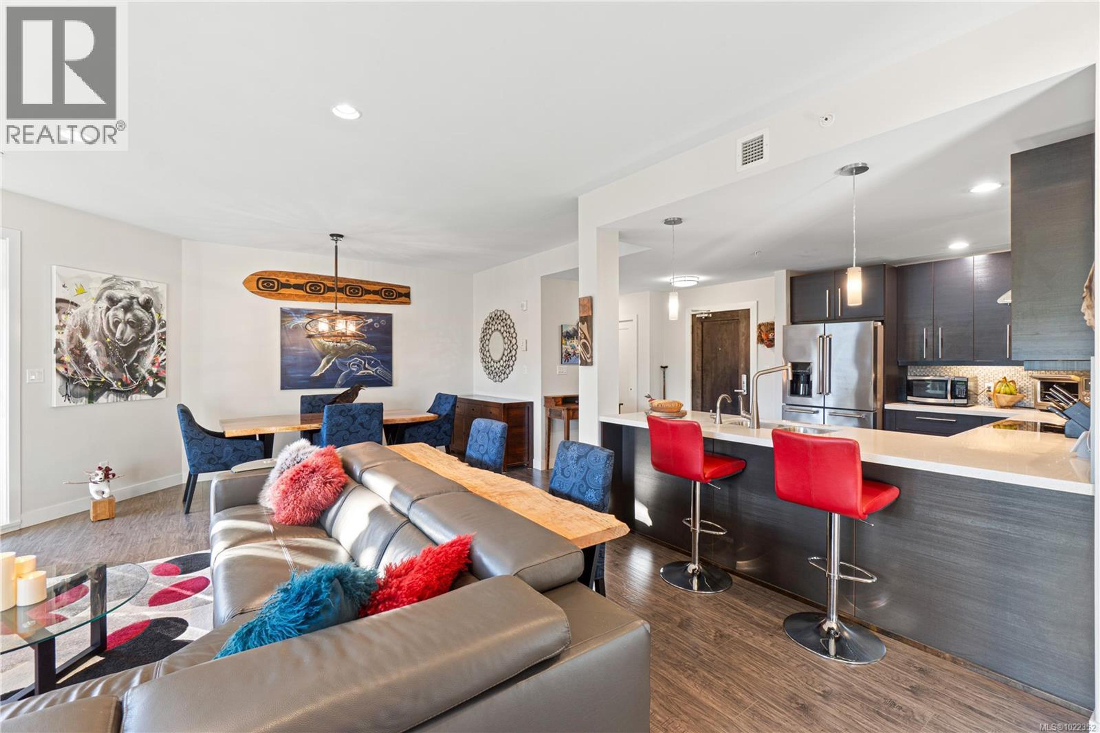 #203 439 COLLEGE RD - 16