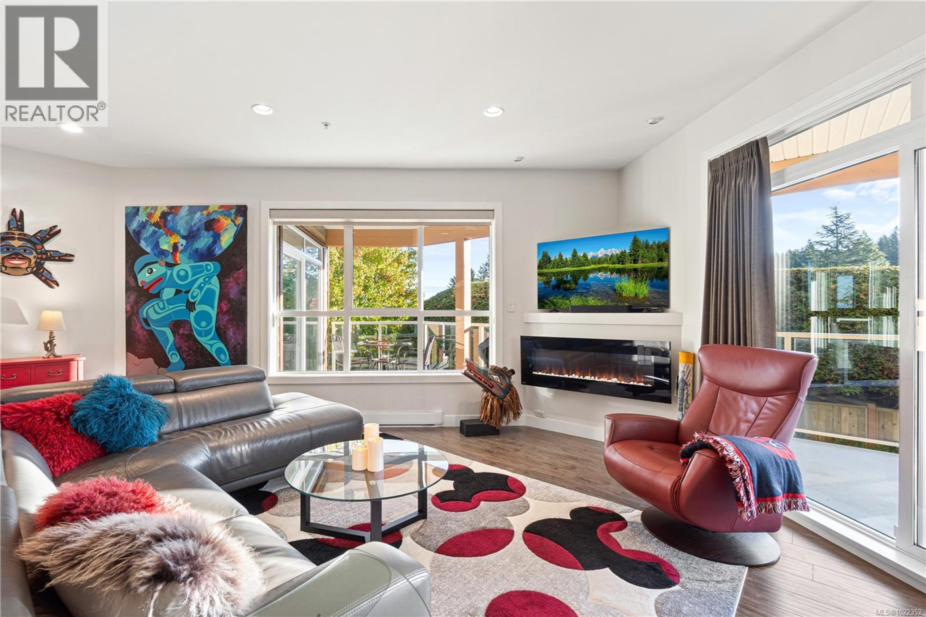 #203 439 COLLEGE RD - 22