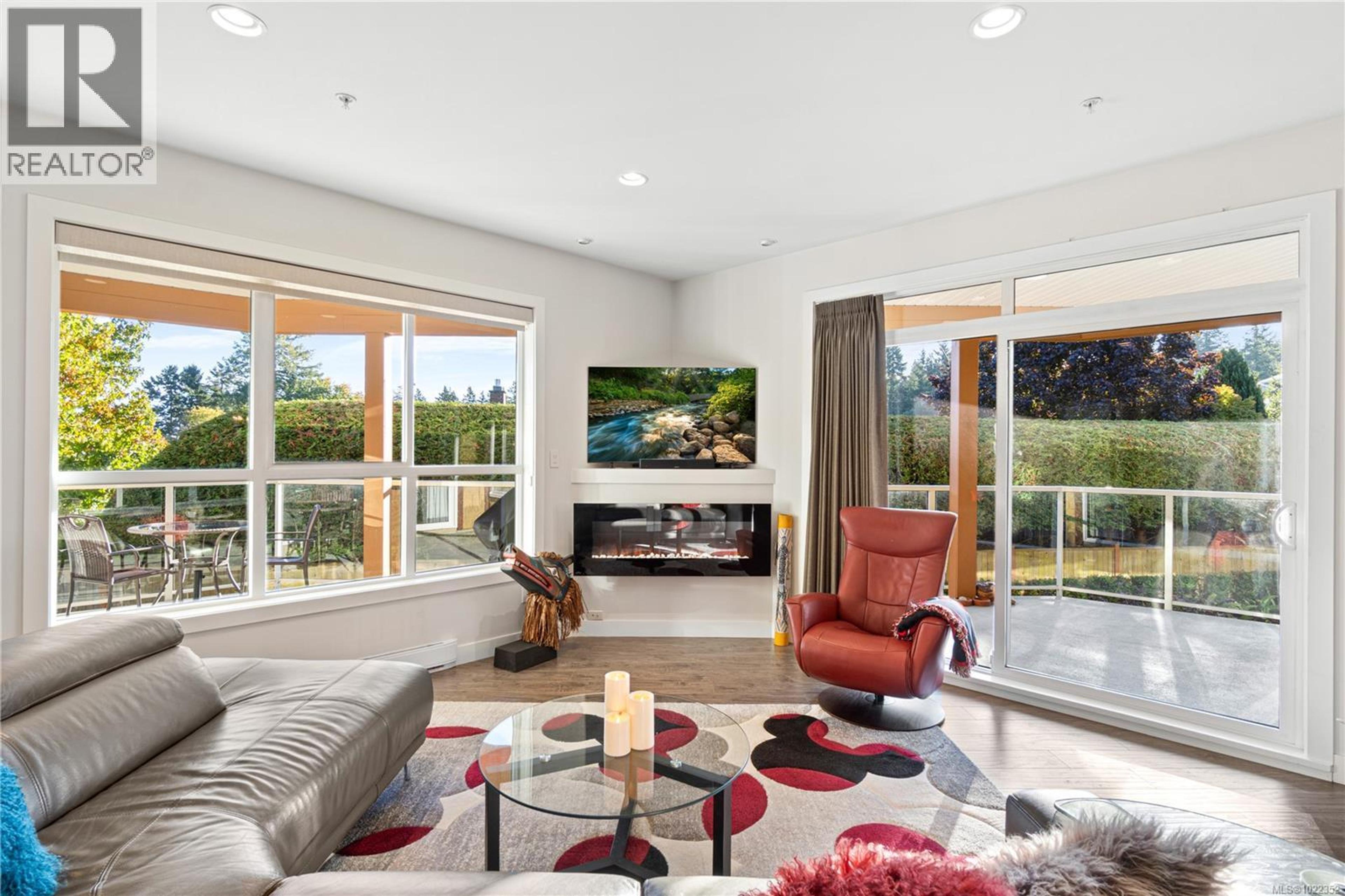 #203 439 COLLEGE RD - 23