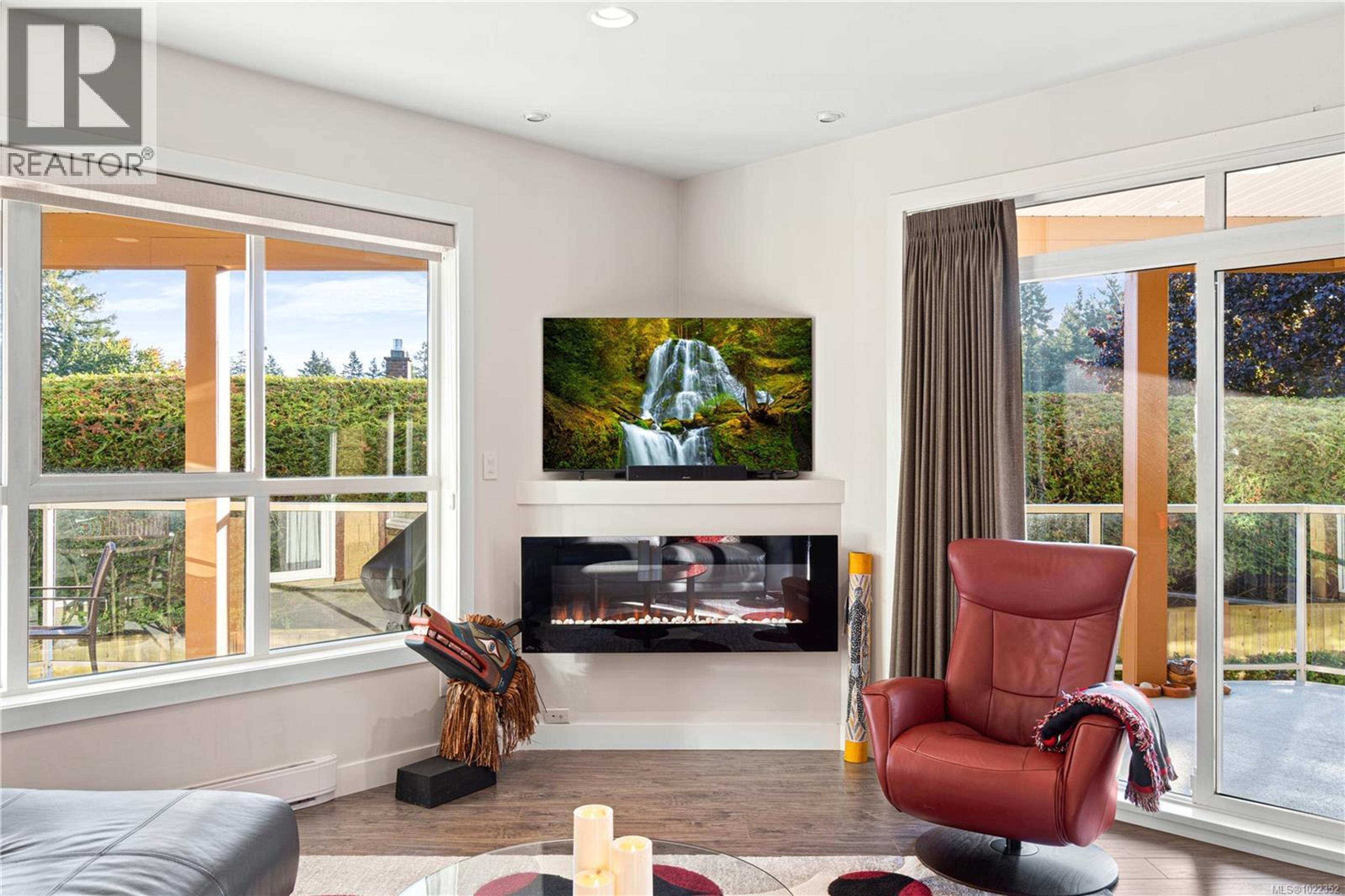 #203 439 COLLEGE RD - 24