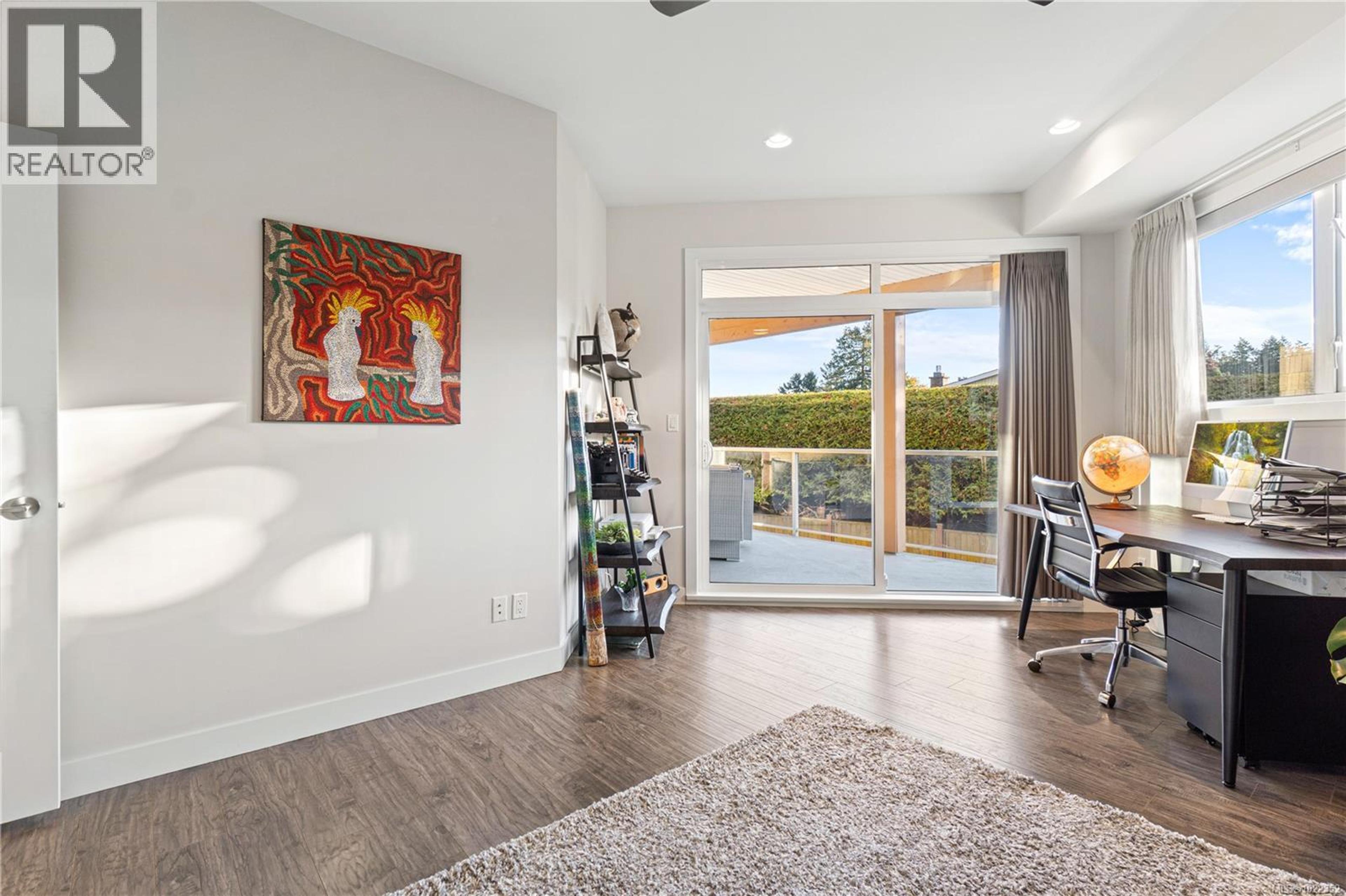 #203 439 COLLEGE RD - 26