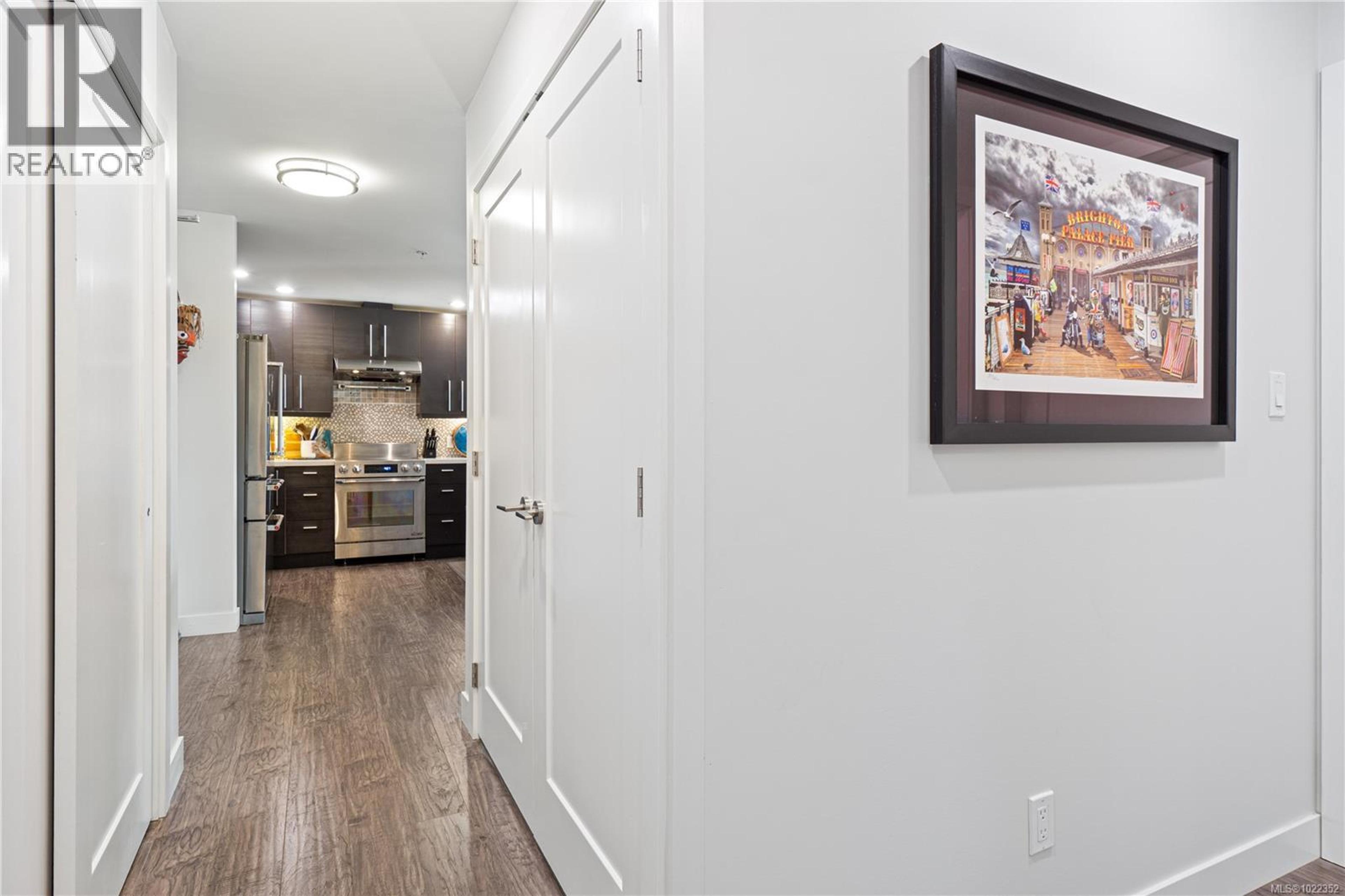 #203 439 COLLEGE RD - 27