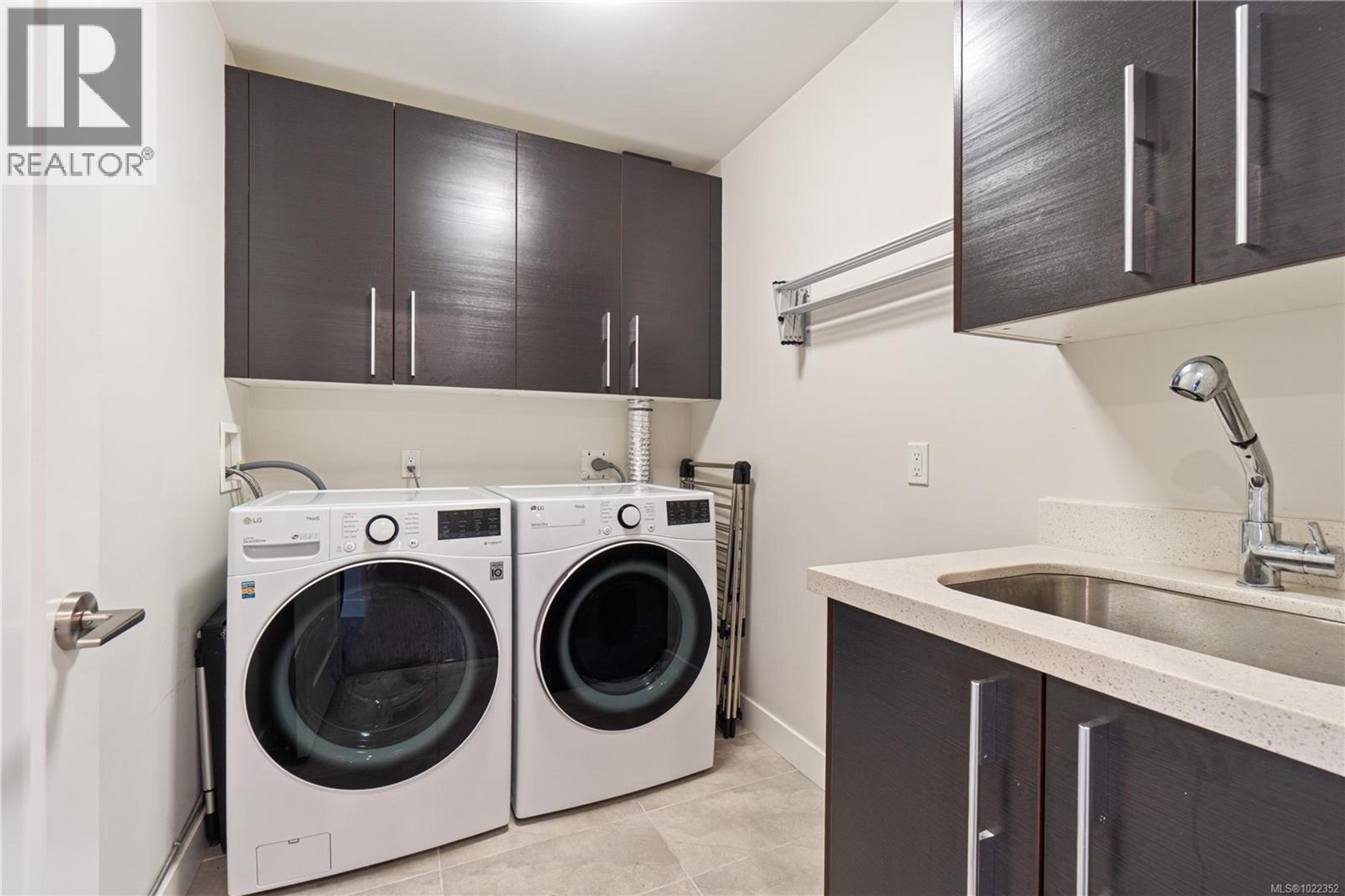 #203 439 COLLEGE RD - 28