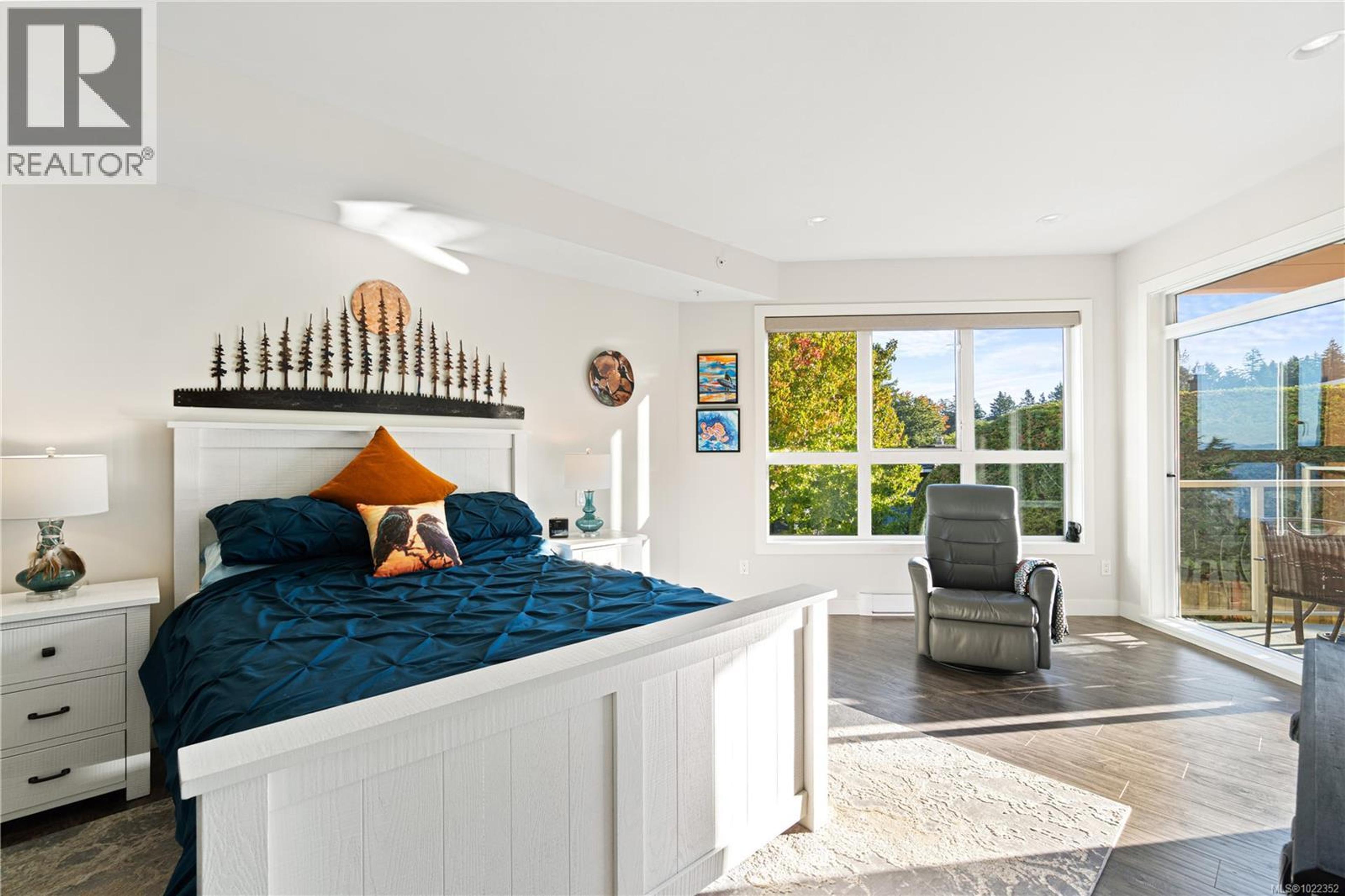 #203 439 COLLEGE RD - 29