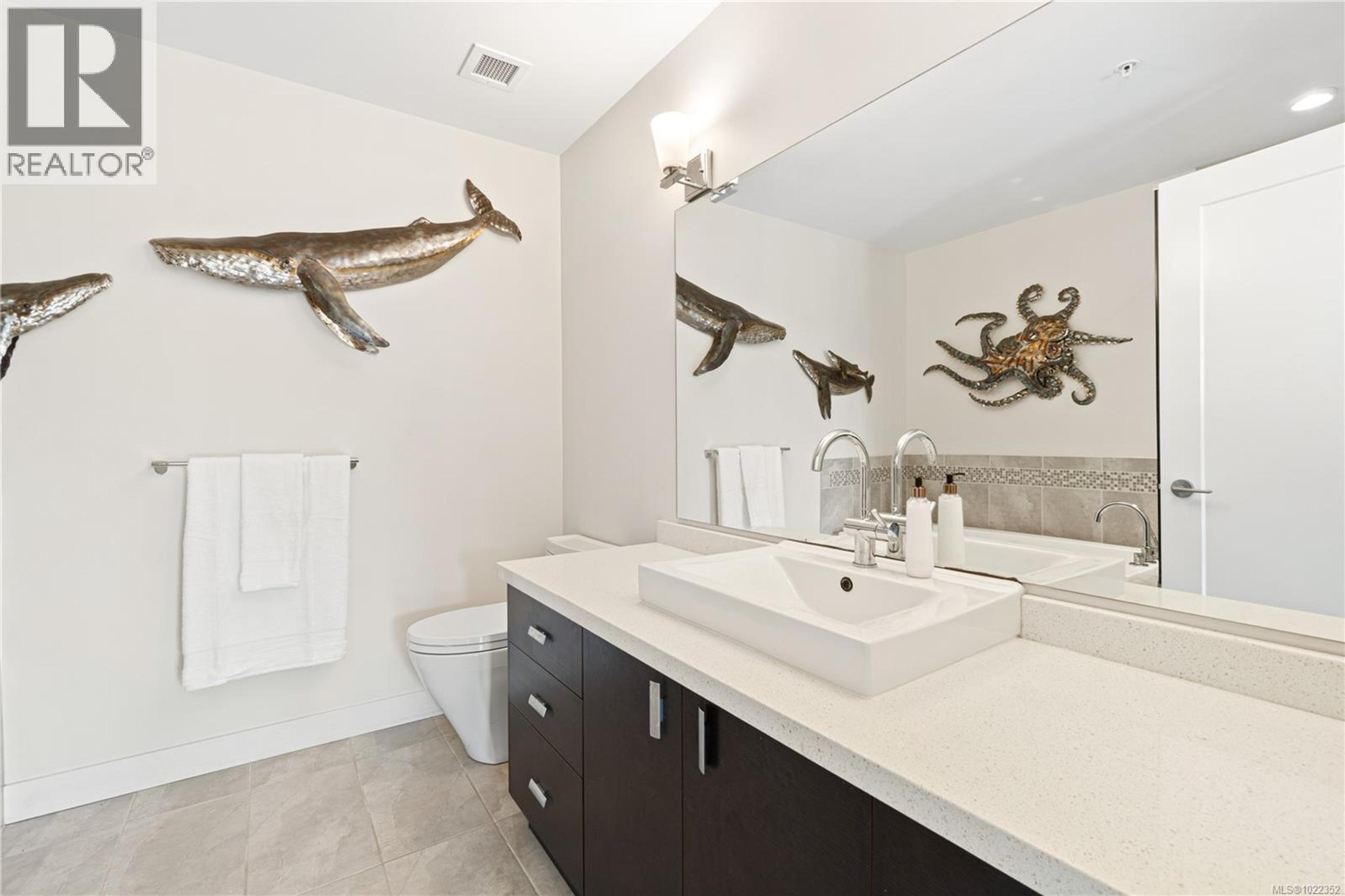 #203 439 COLLEGE RD - 35