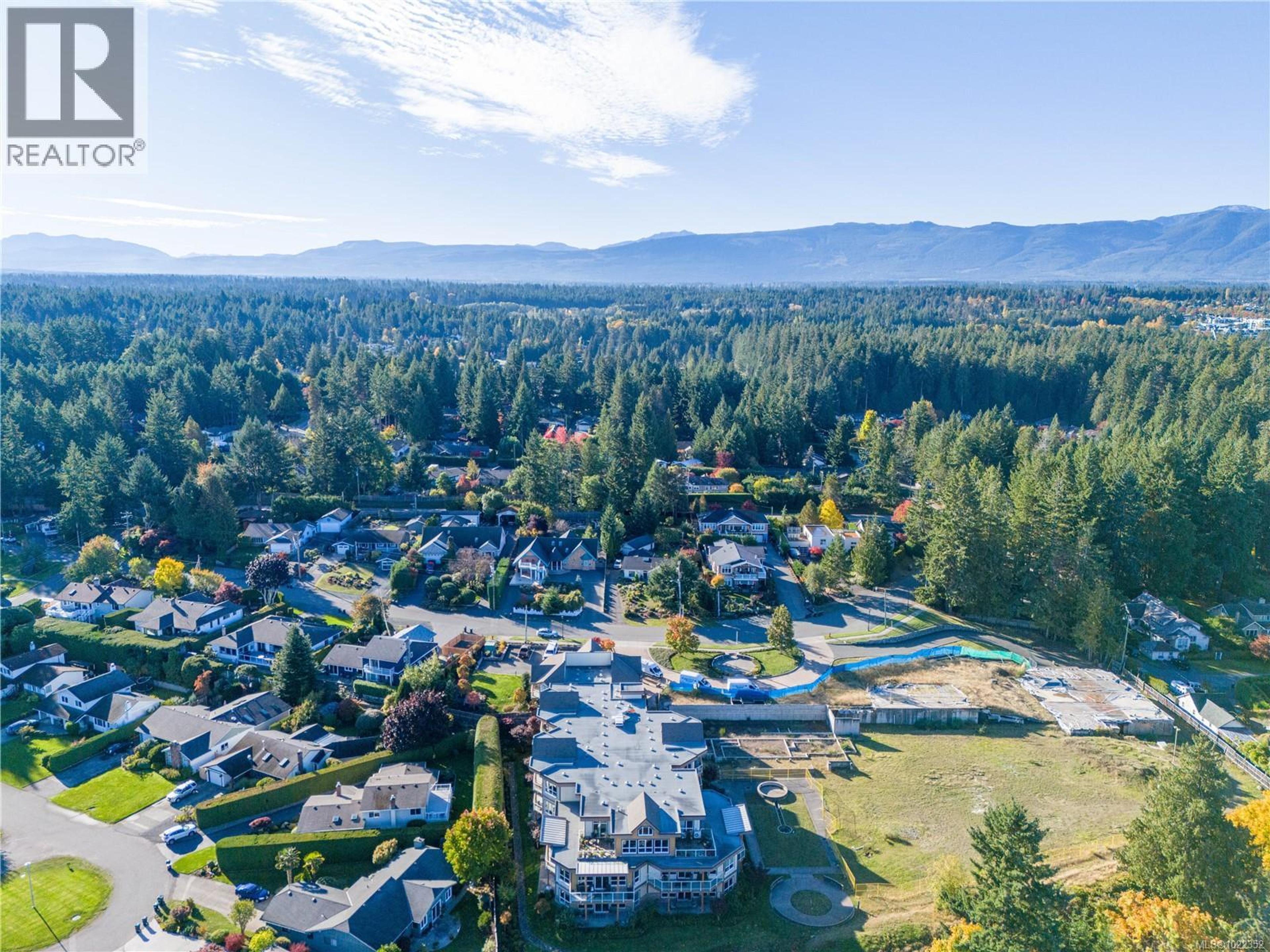 #203 439 COLLEGE RD - 54