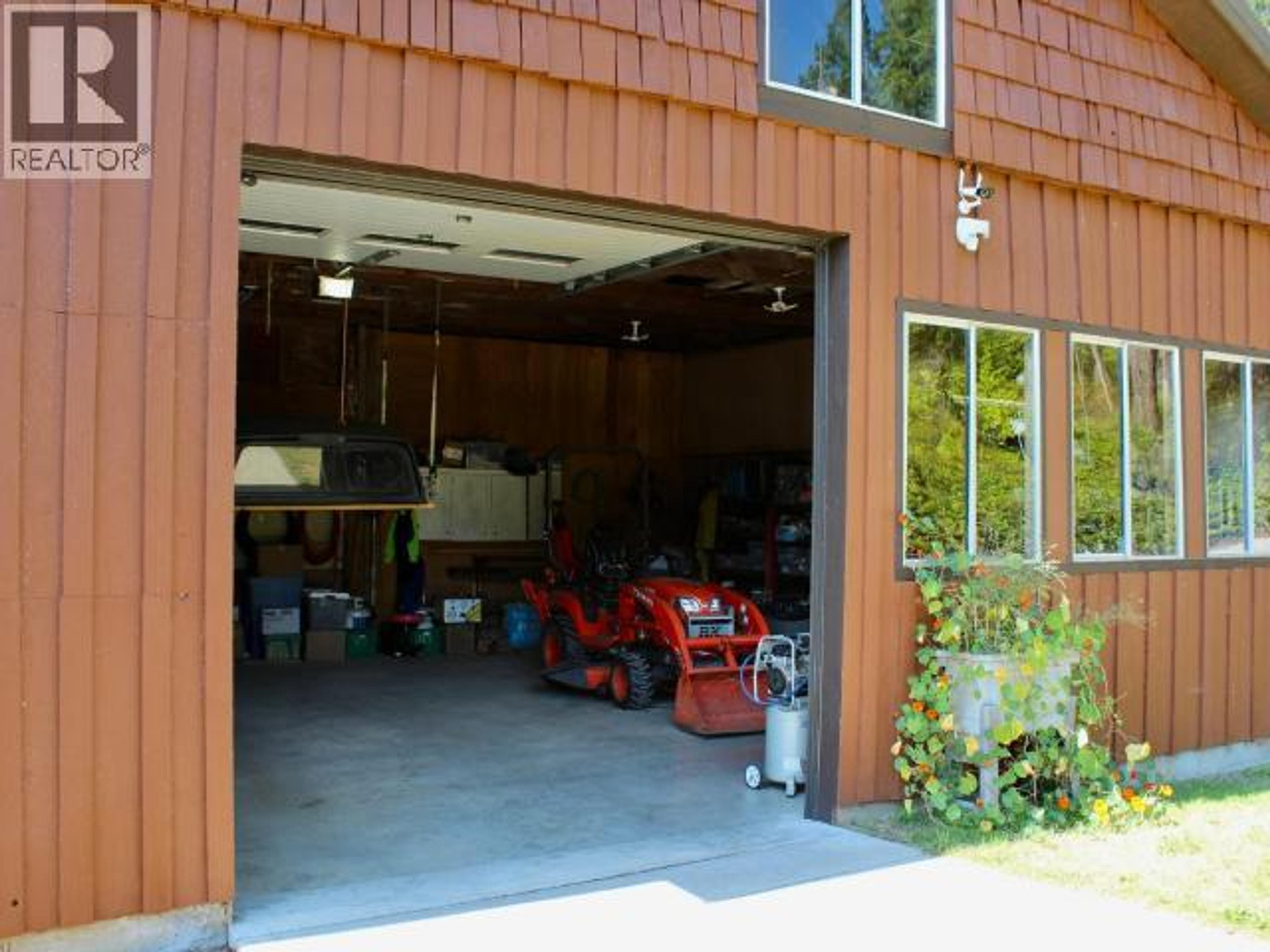 5062 SPRAGGE ROAD - 61