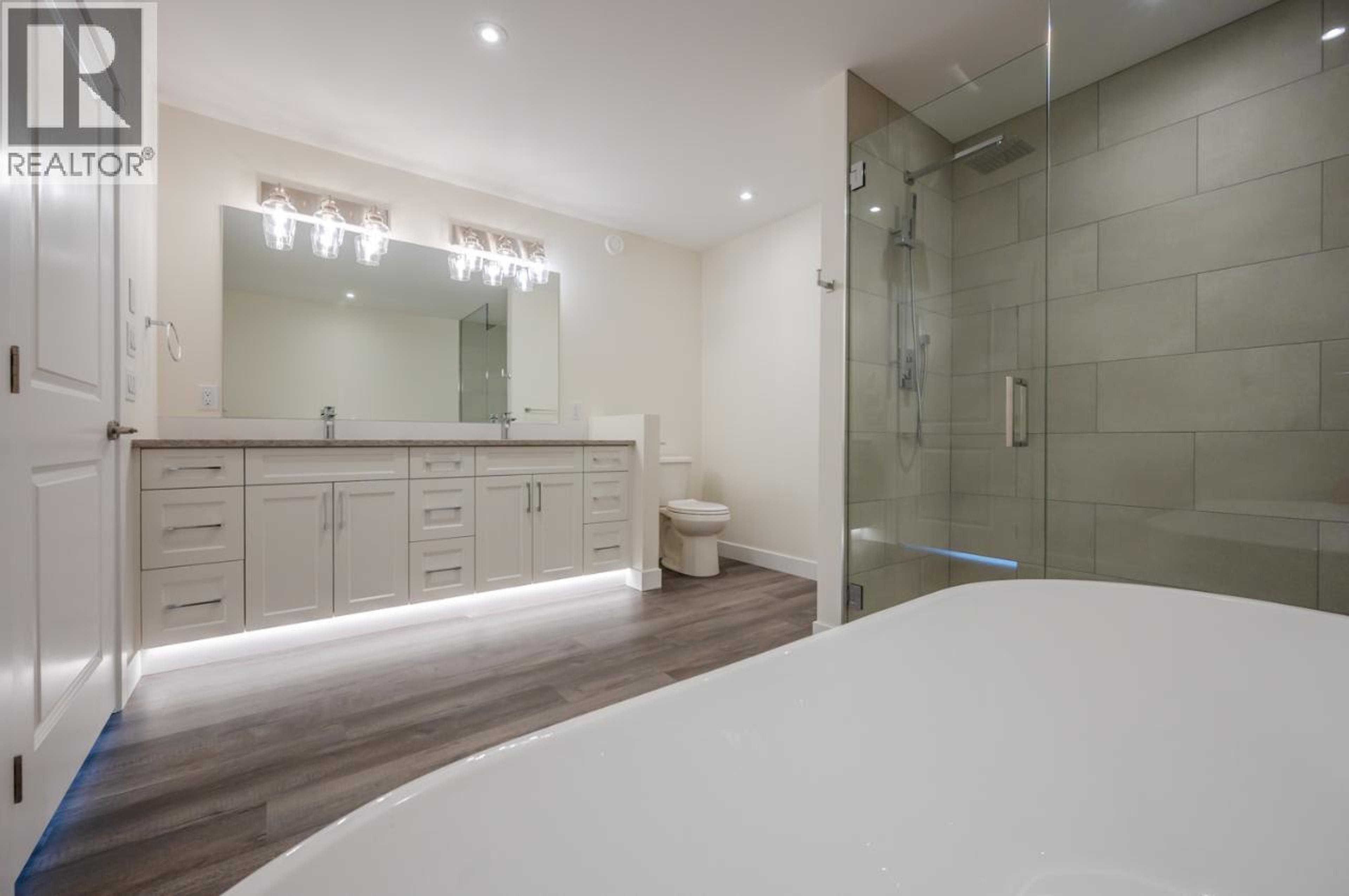 6380 OKANAGAN STREET - 21