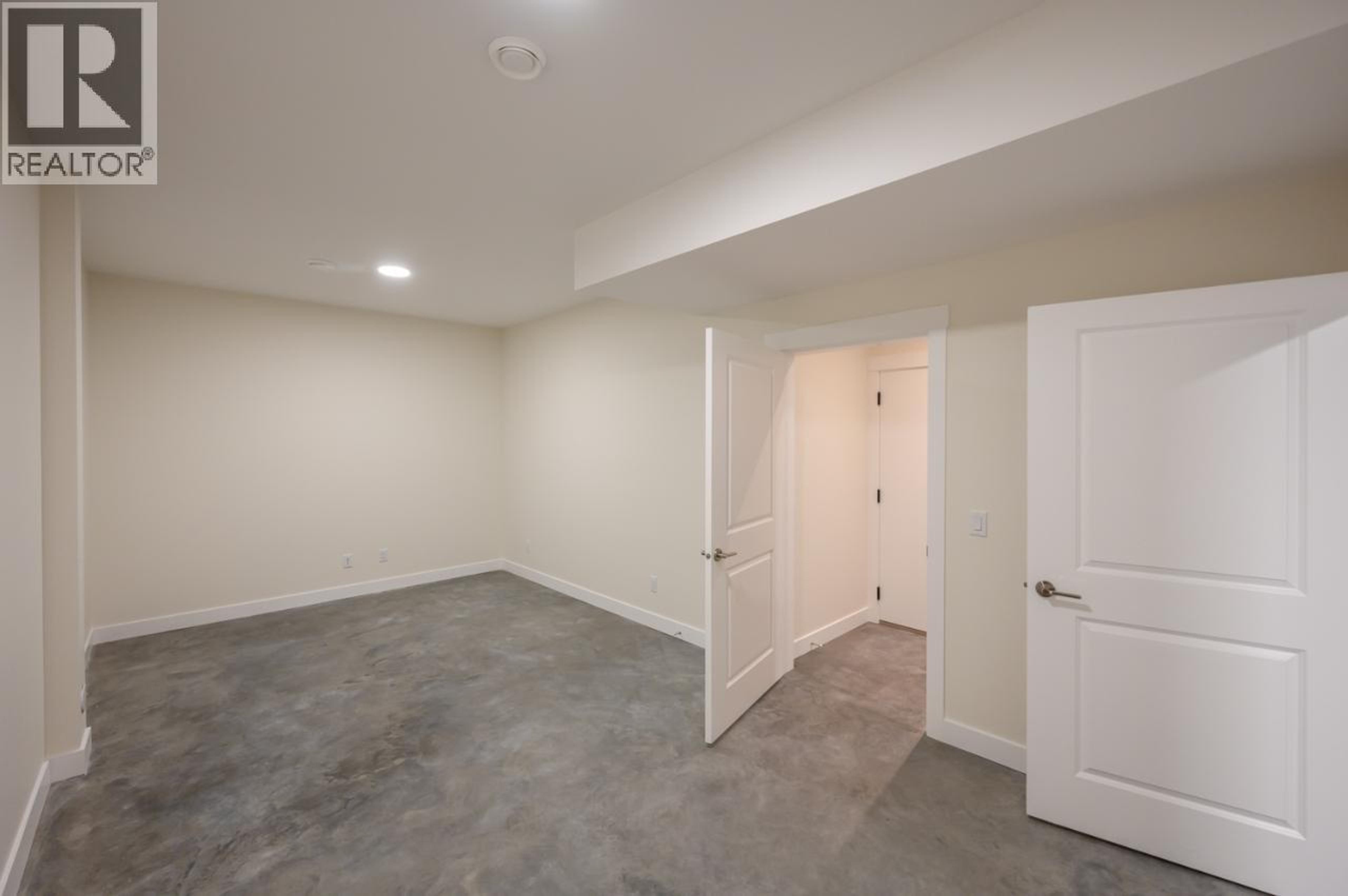 6380 OKANAGAN STREET - 38