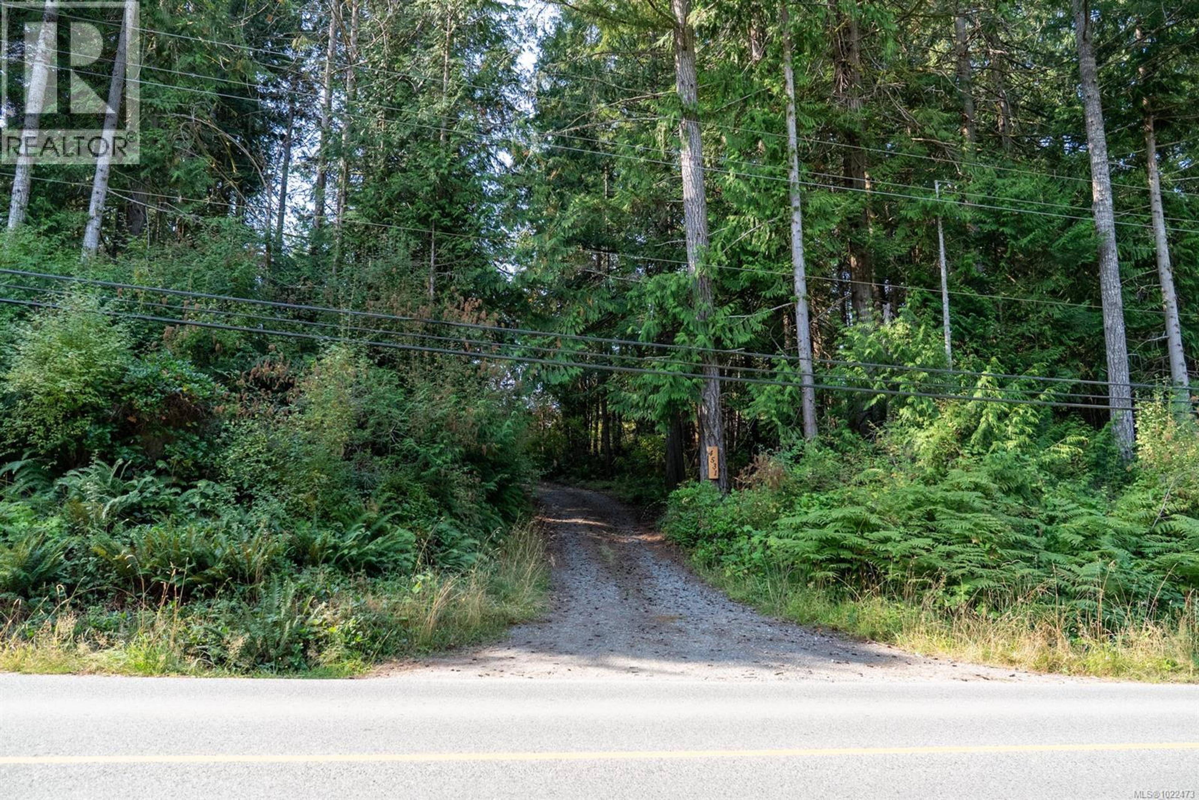 4535 BEDWELL HARBOUR RD - Image 10