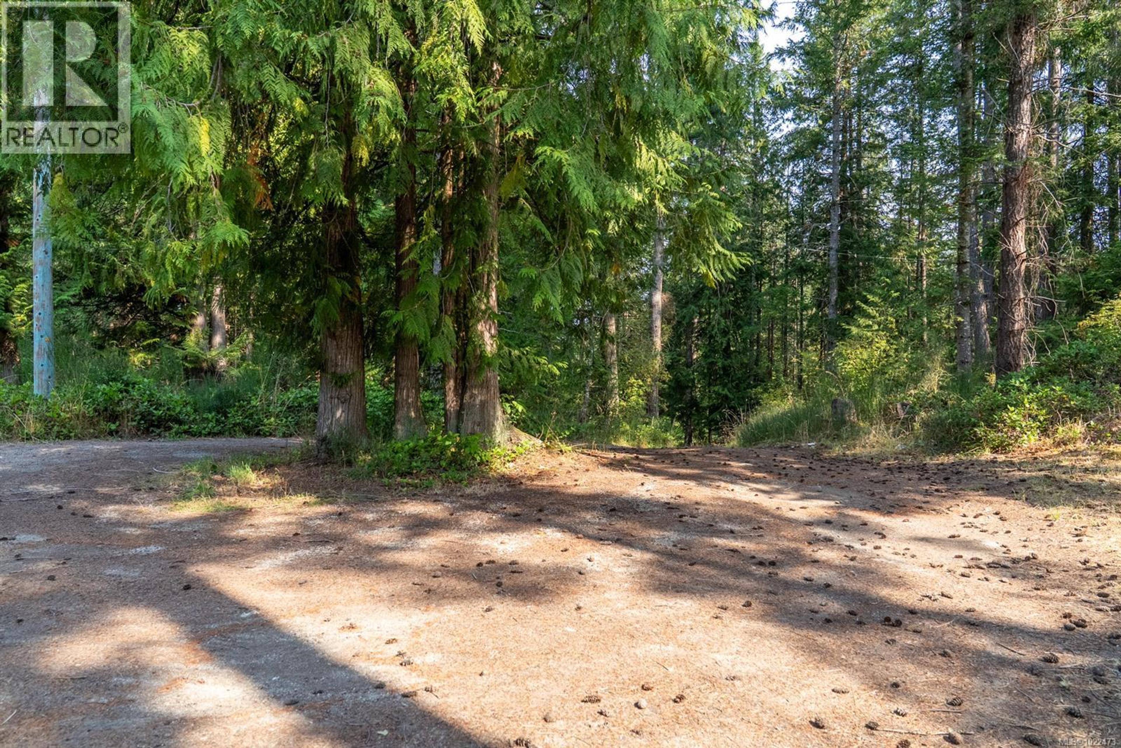 4535 BEDWELL HARBOUR RD - Image 3