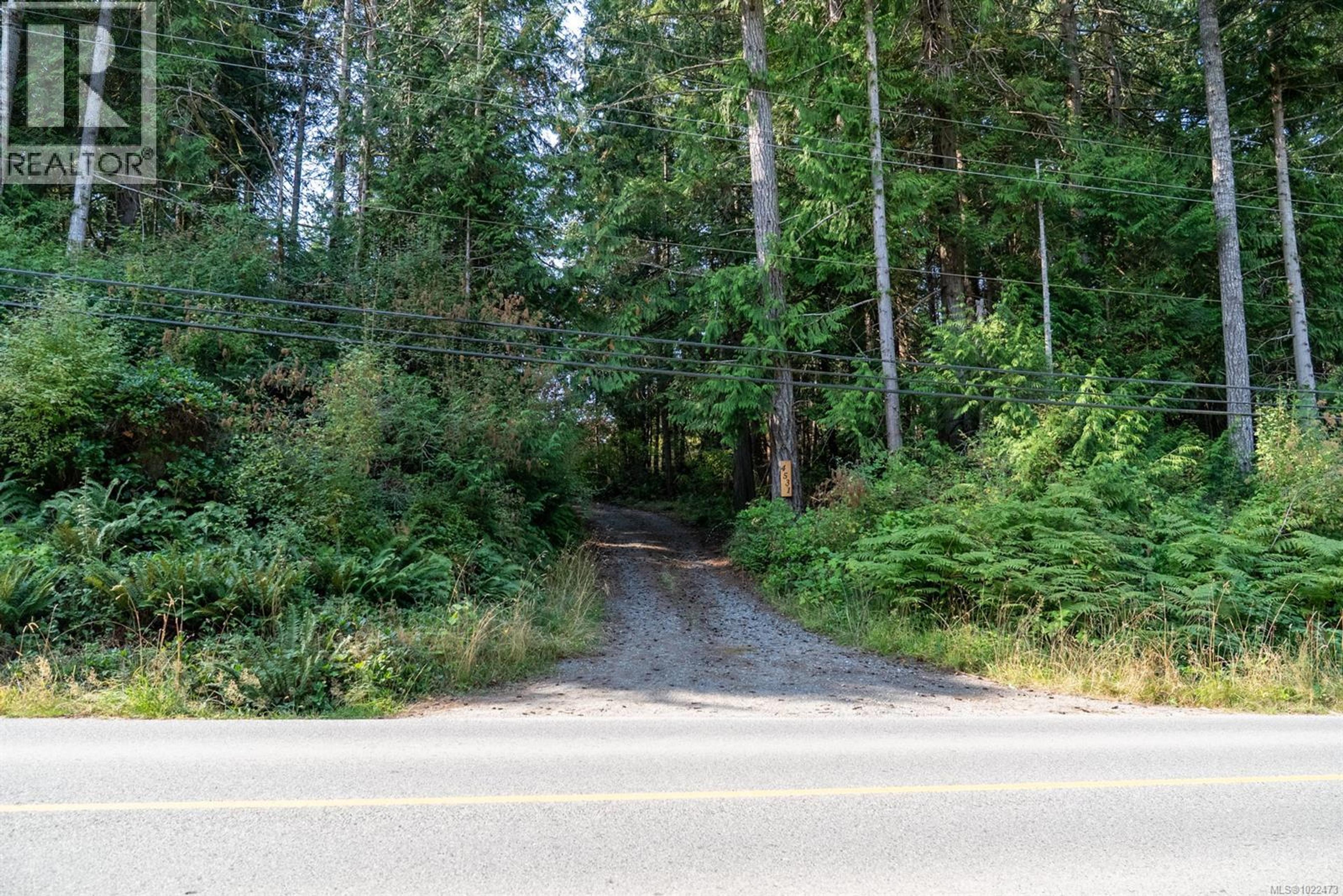 4535 BEDWELL HARBOUR RD - Image 9