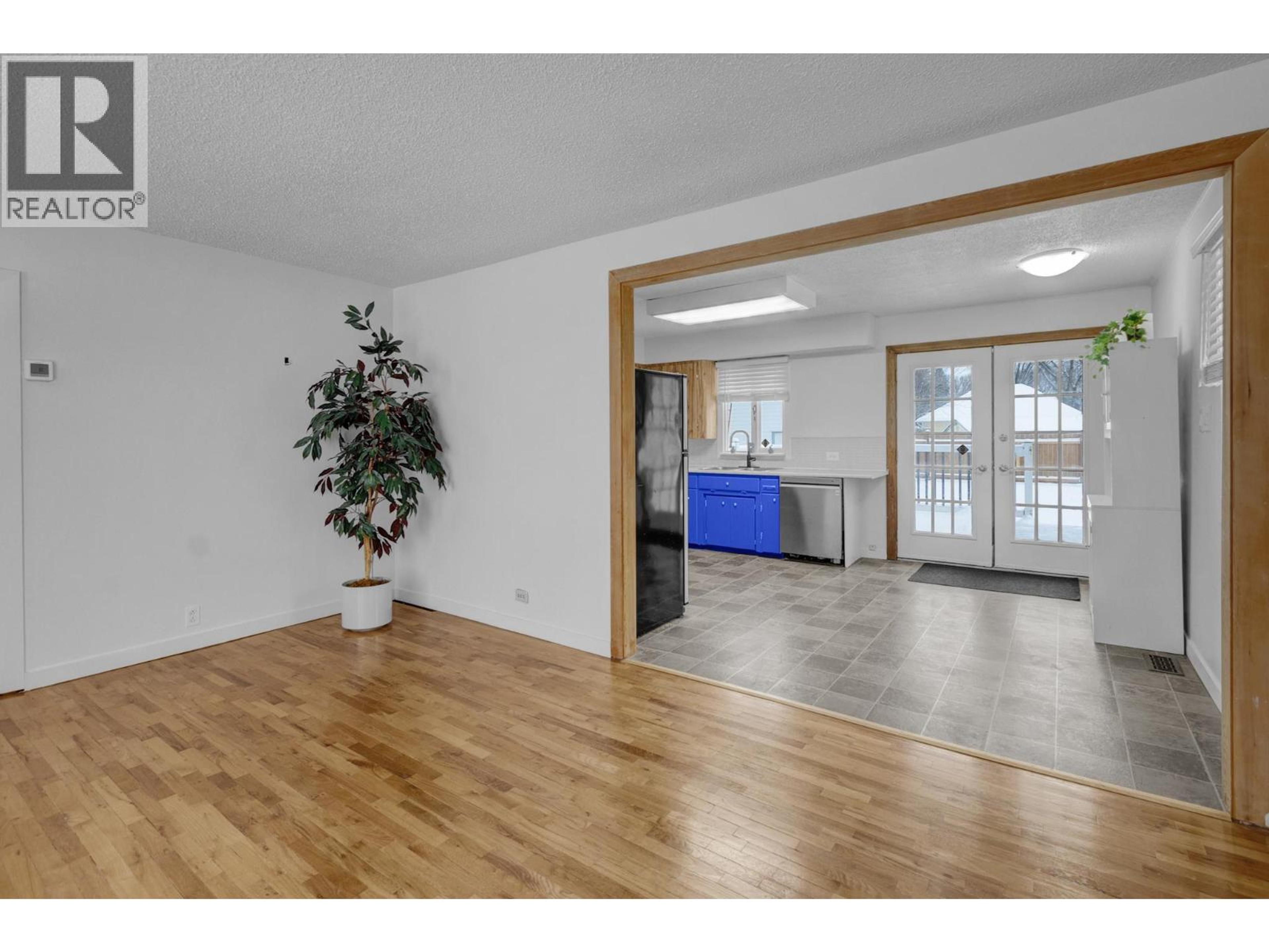 1666 FIR STREET - 10